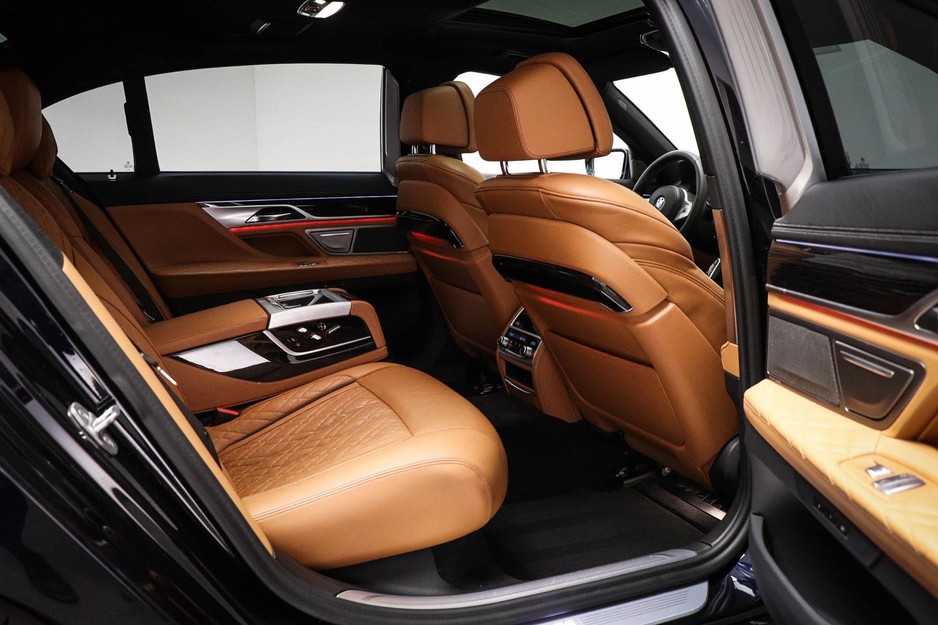 BMW 7-serie met kenteken G-400-KX – interieur