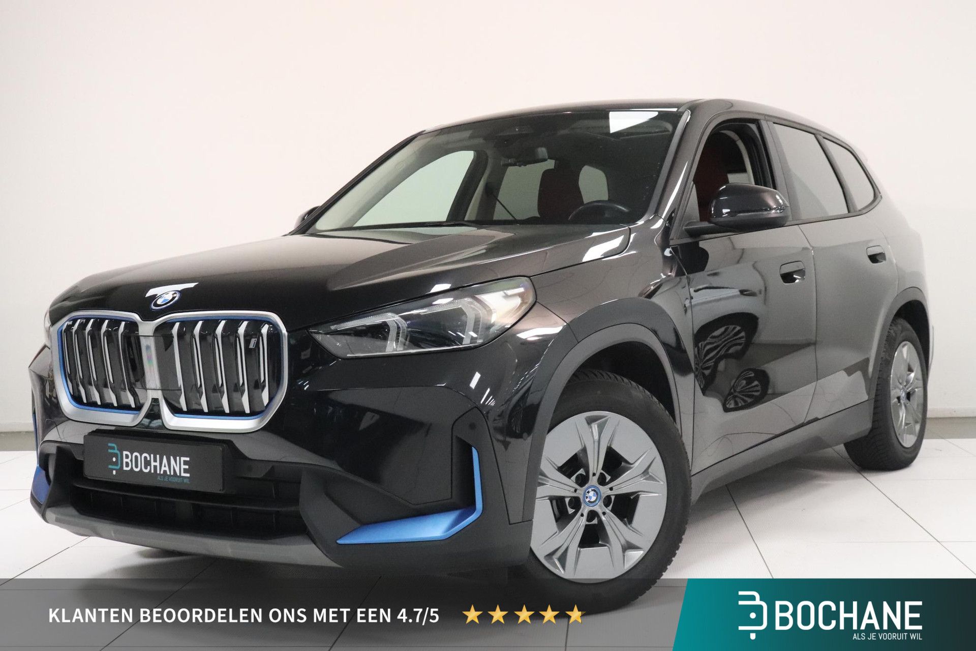 BMW iX1 met kenteken T-826-ZL – vooraanzicht