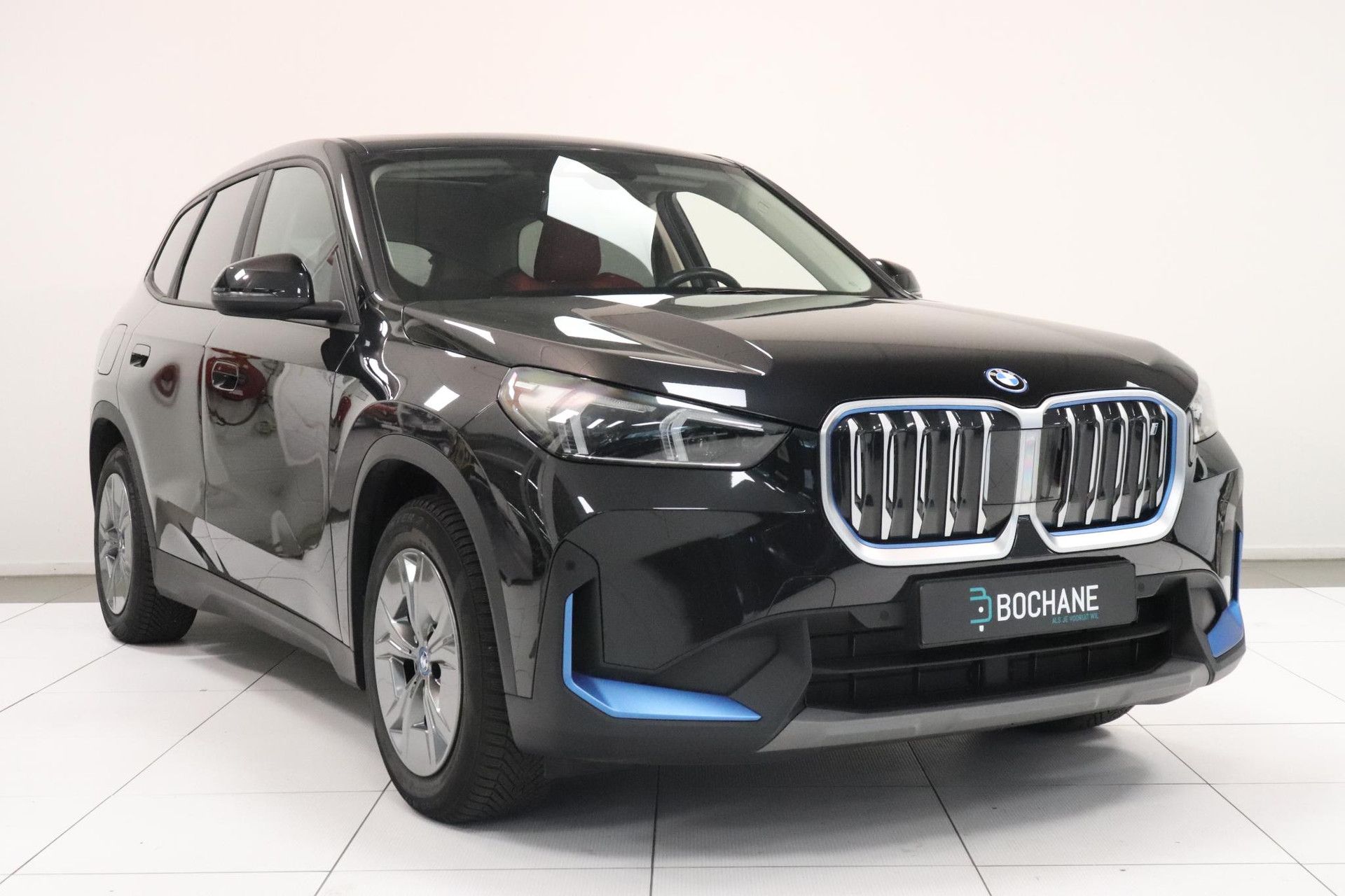 BMW iX1 met kenteken T-826-ZL – interieur