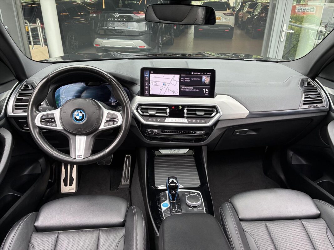 BMW IX3