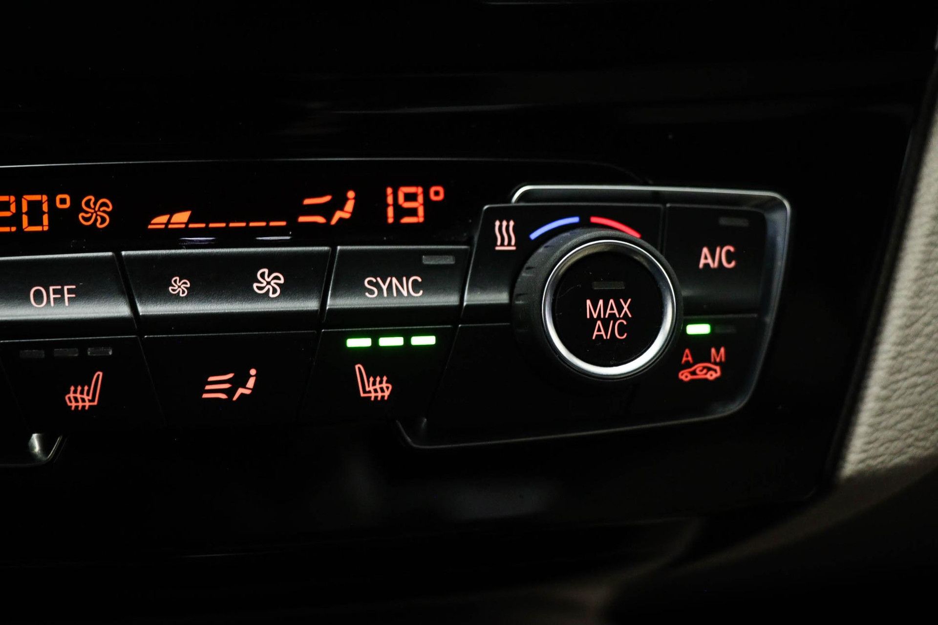 BMW X1 met kenteken J-599-RX – detailfoto