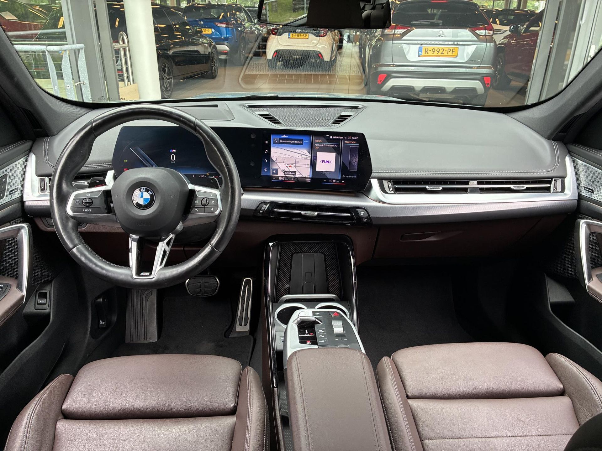 BMW X1 met kenteken S-063-BL – interieur