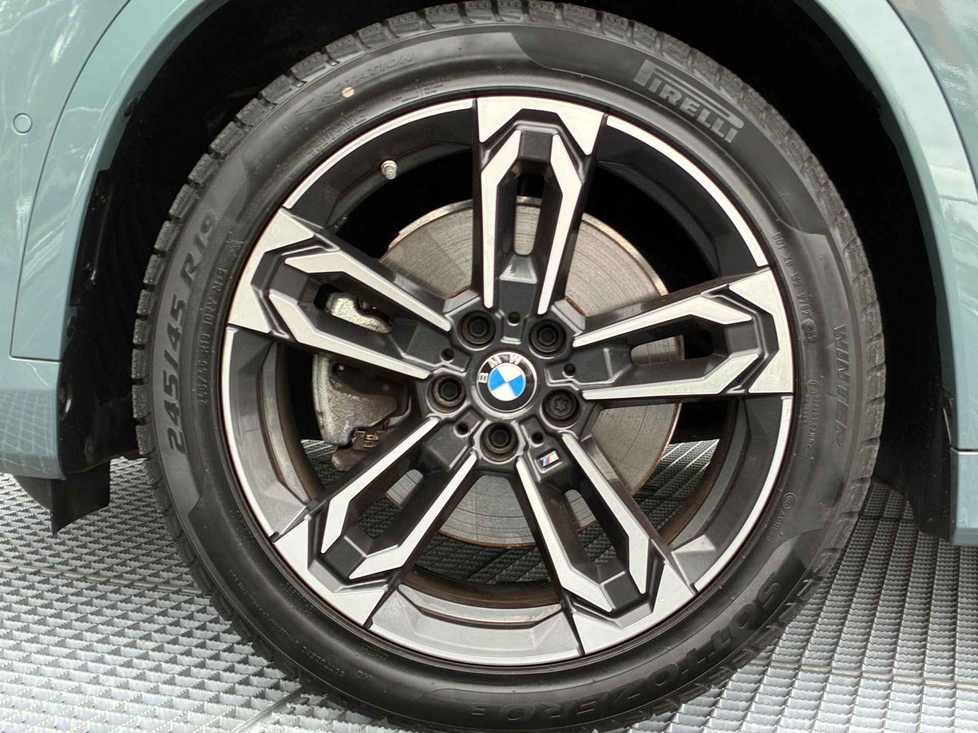 BMW X1 met kenteken S-063-BL – dashboard