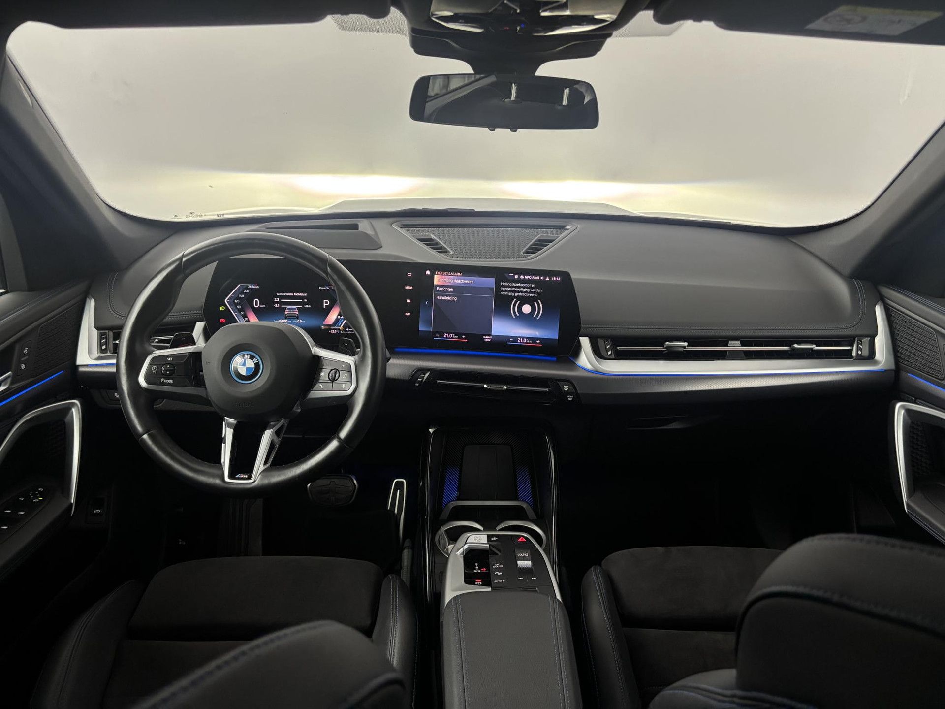 BMW X1 met kenteken X-508-VJ – interieur