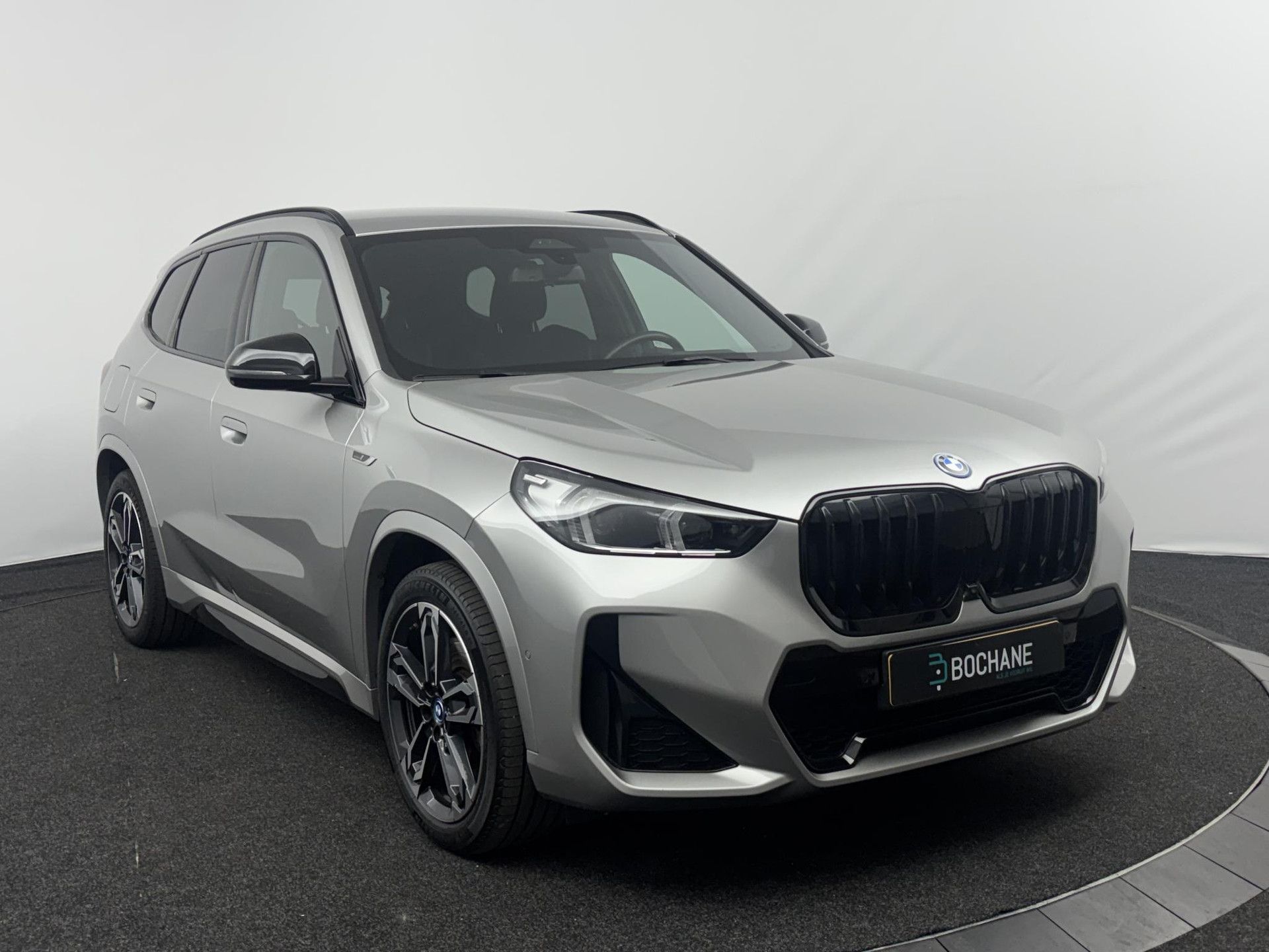 BMW X1 met kenteken X-508-VJ – detailfoto