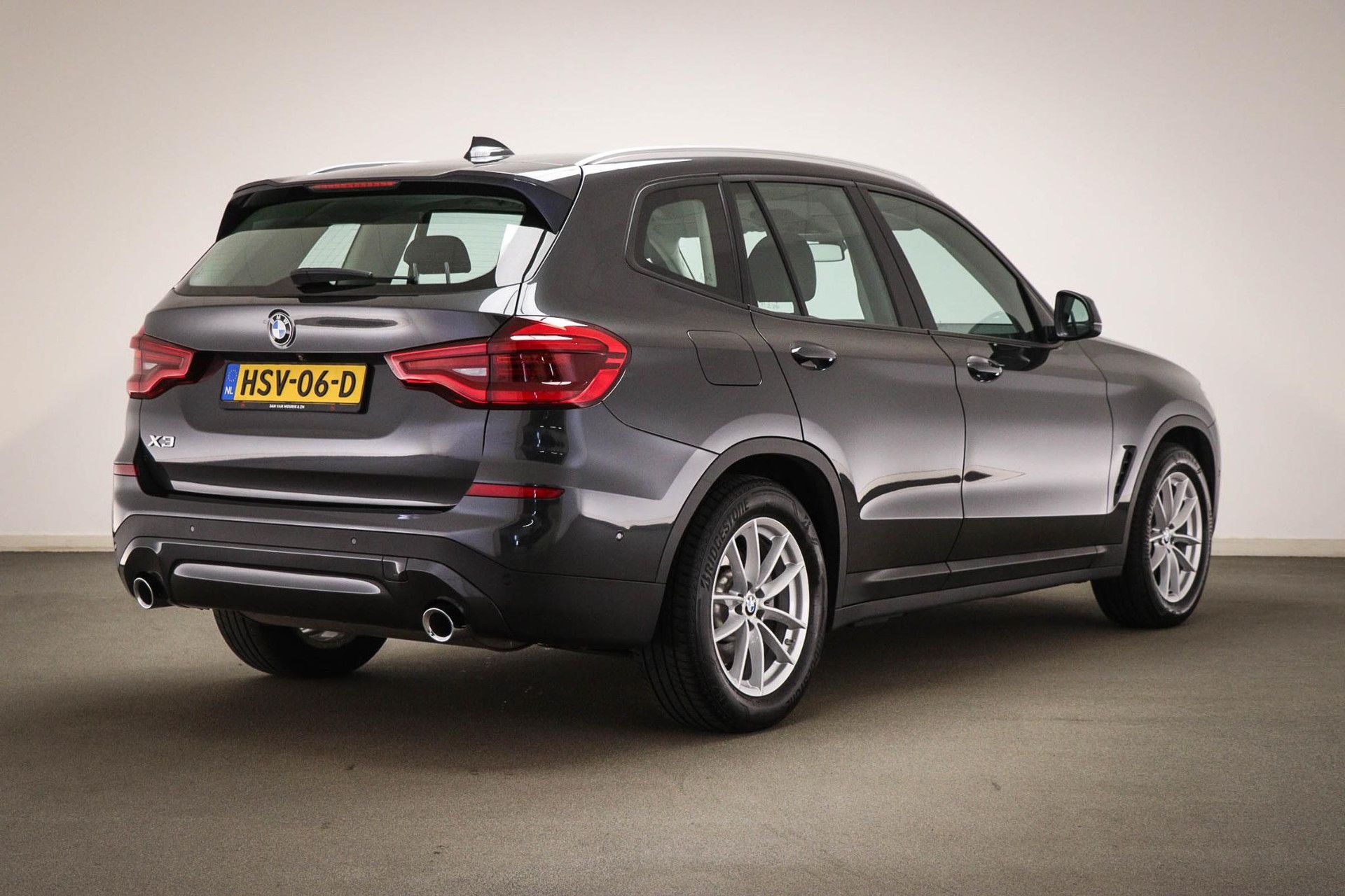 BMW X3 met kenteken HSV-06-D – achteraanzicht