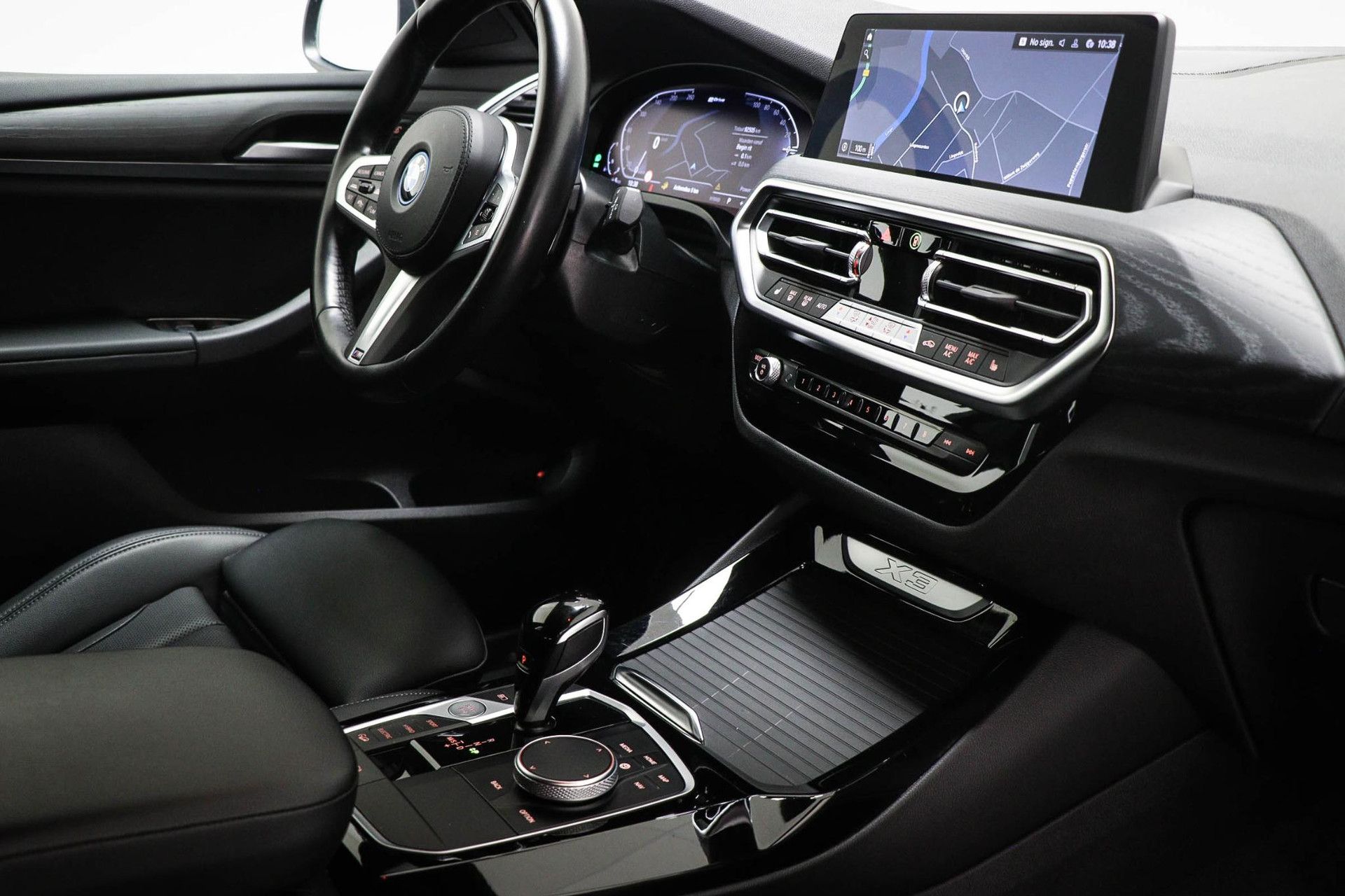 BMW X3 met kenteken KGF-51-X – interieur