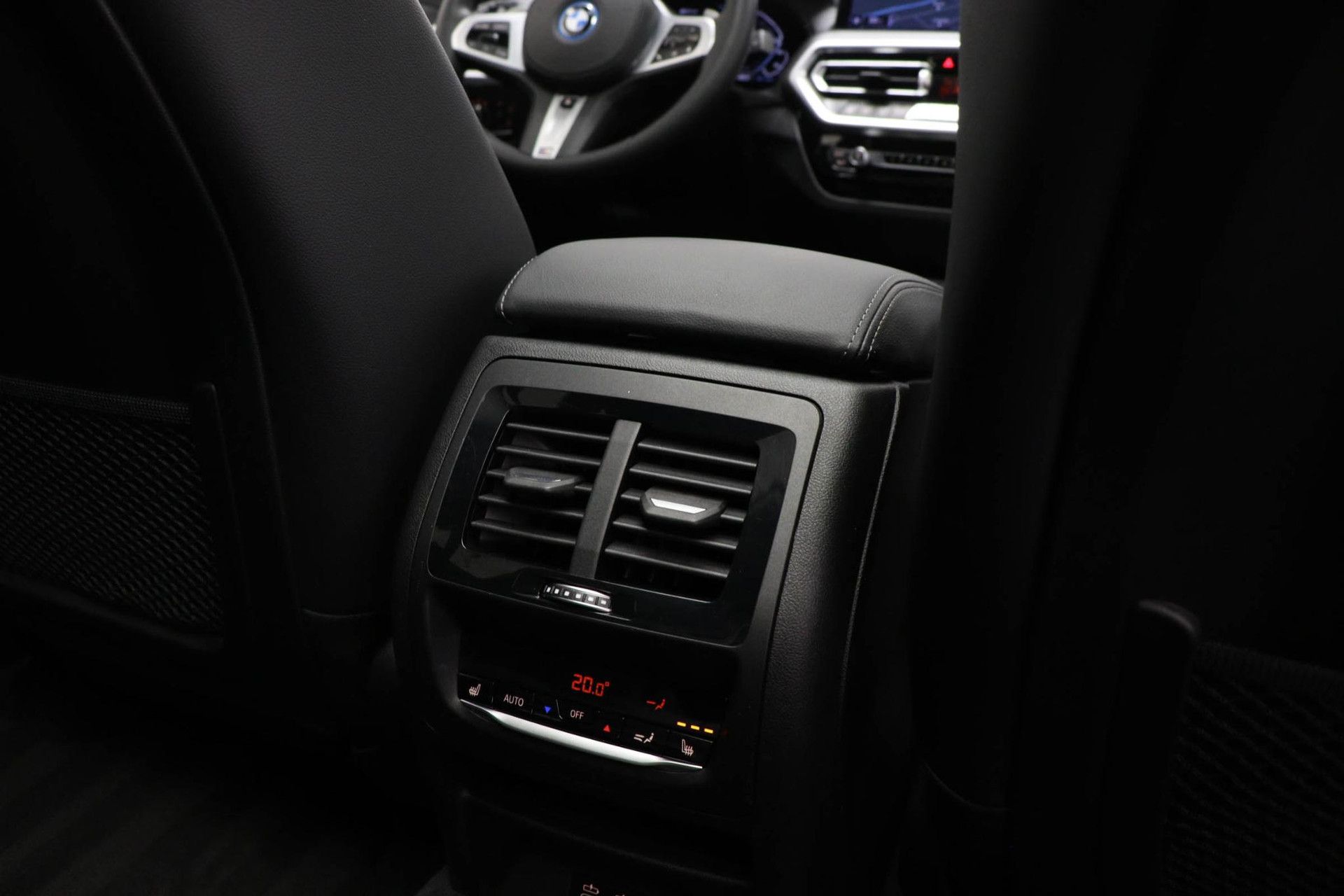 BMW X3 met kenteken X-018-RS – interieur