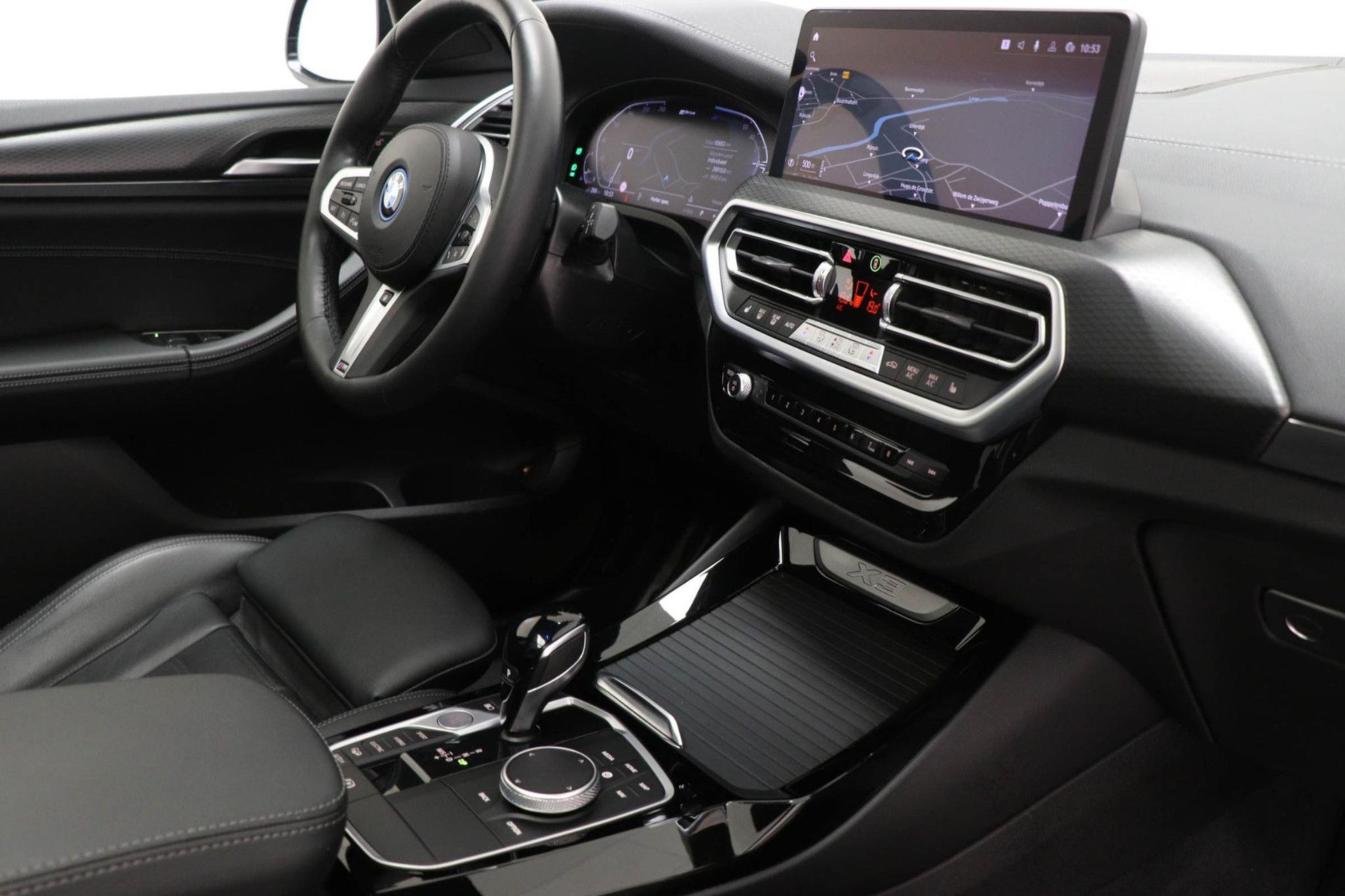 BMW X3 met kenteken X-018-RS – dashboard