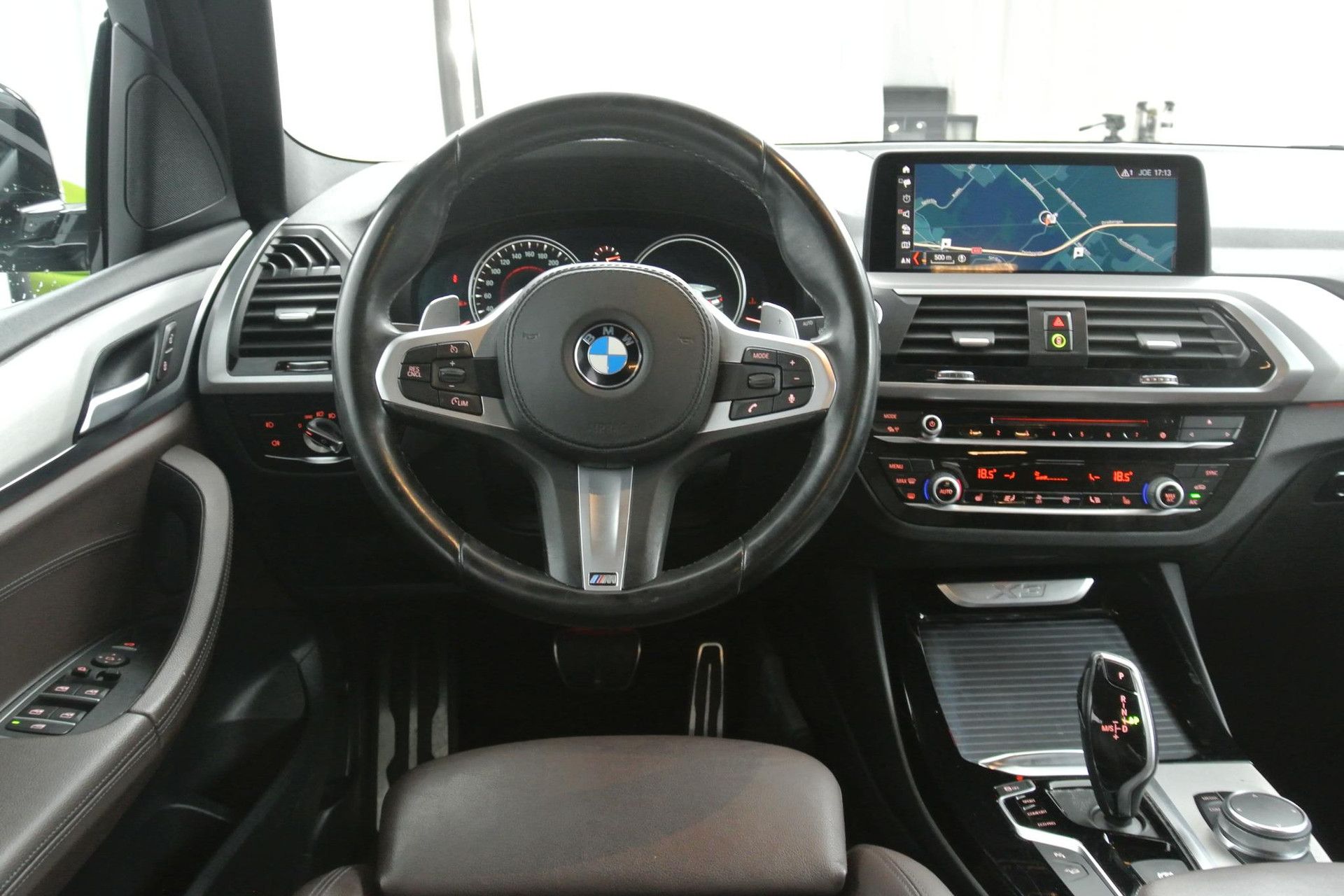 BMW X3 met kenteken XT-692-Z – interieur