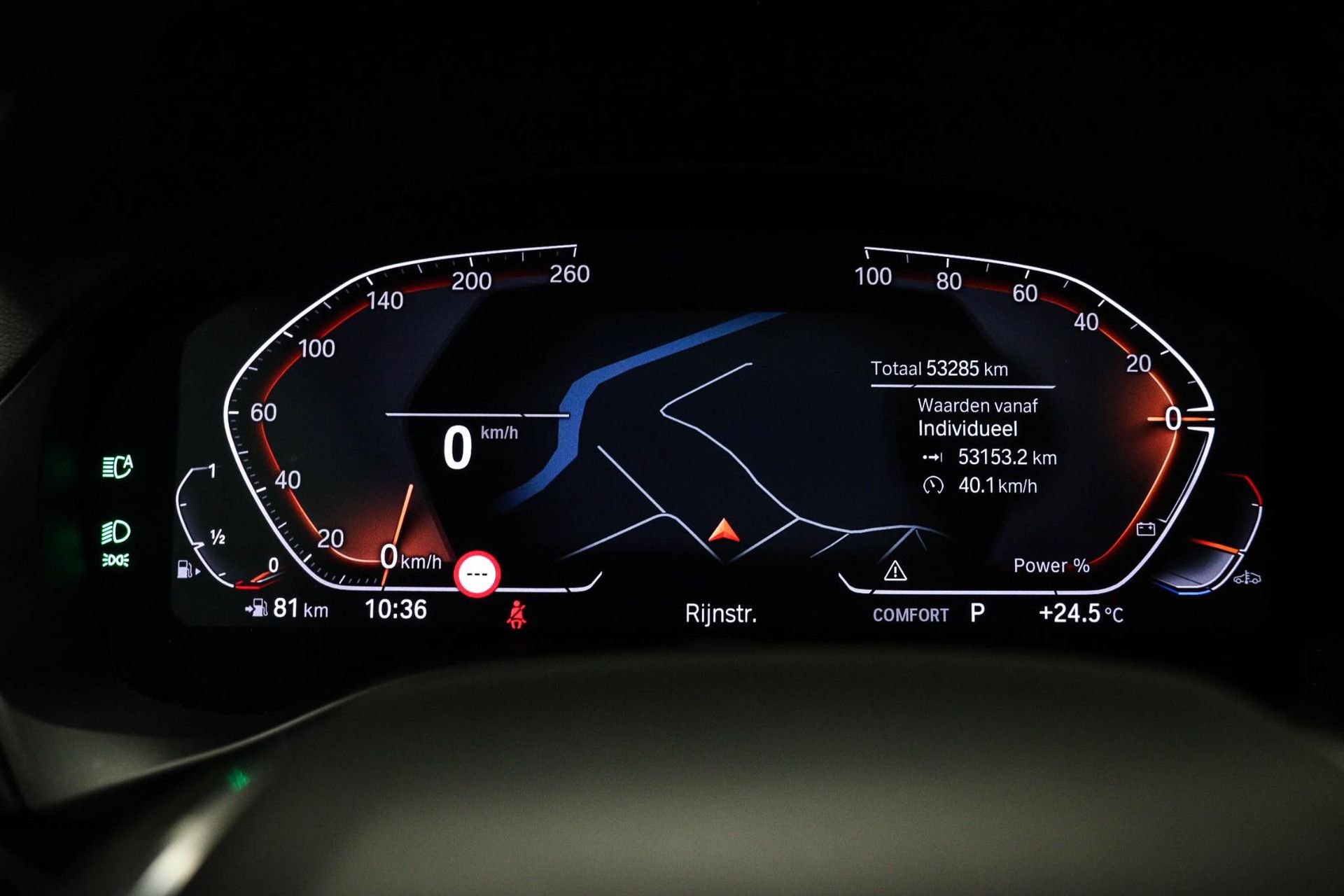 BMW X4 met kenteken P-811-XN – dashboard