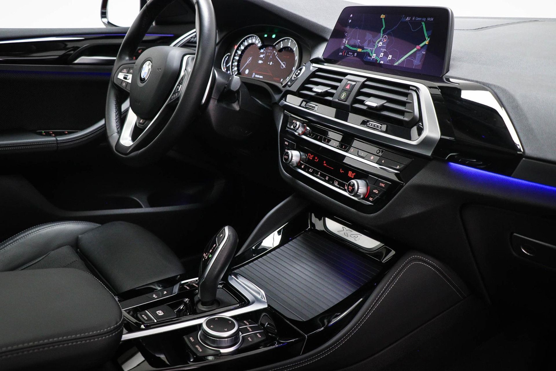BMW X4 met kenteken R-260-LD – dashboard