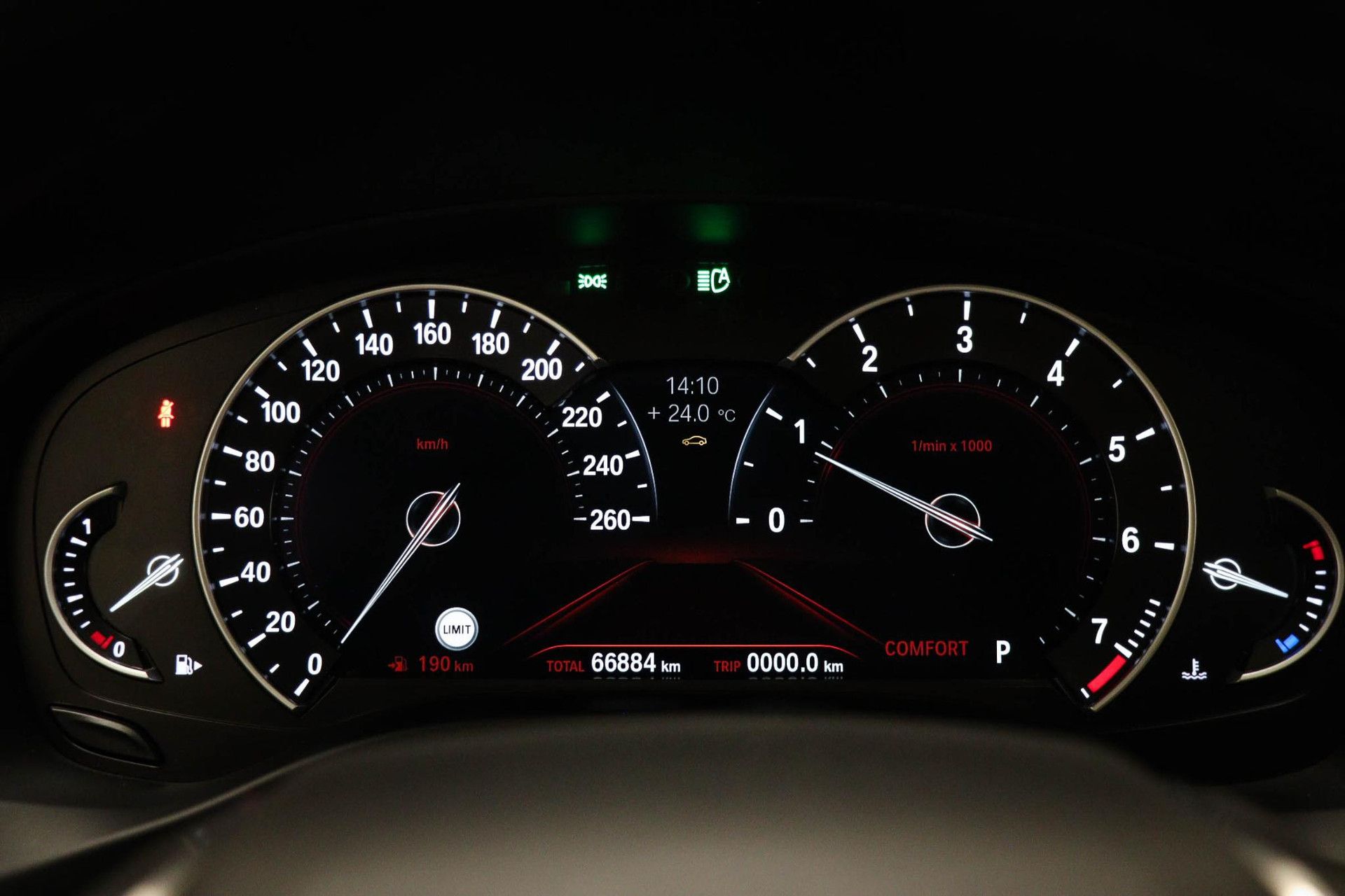 BMW X4 met kenteken R-260-LD – detailfoto
