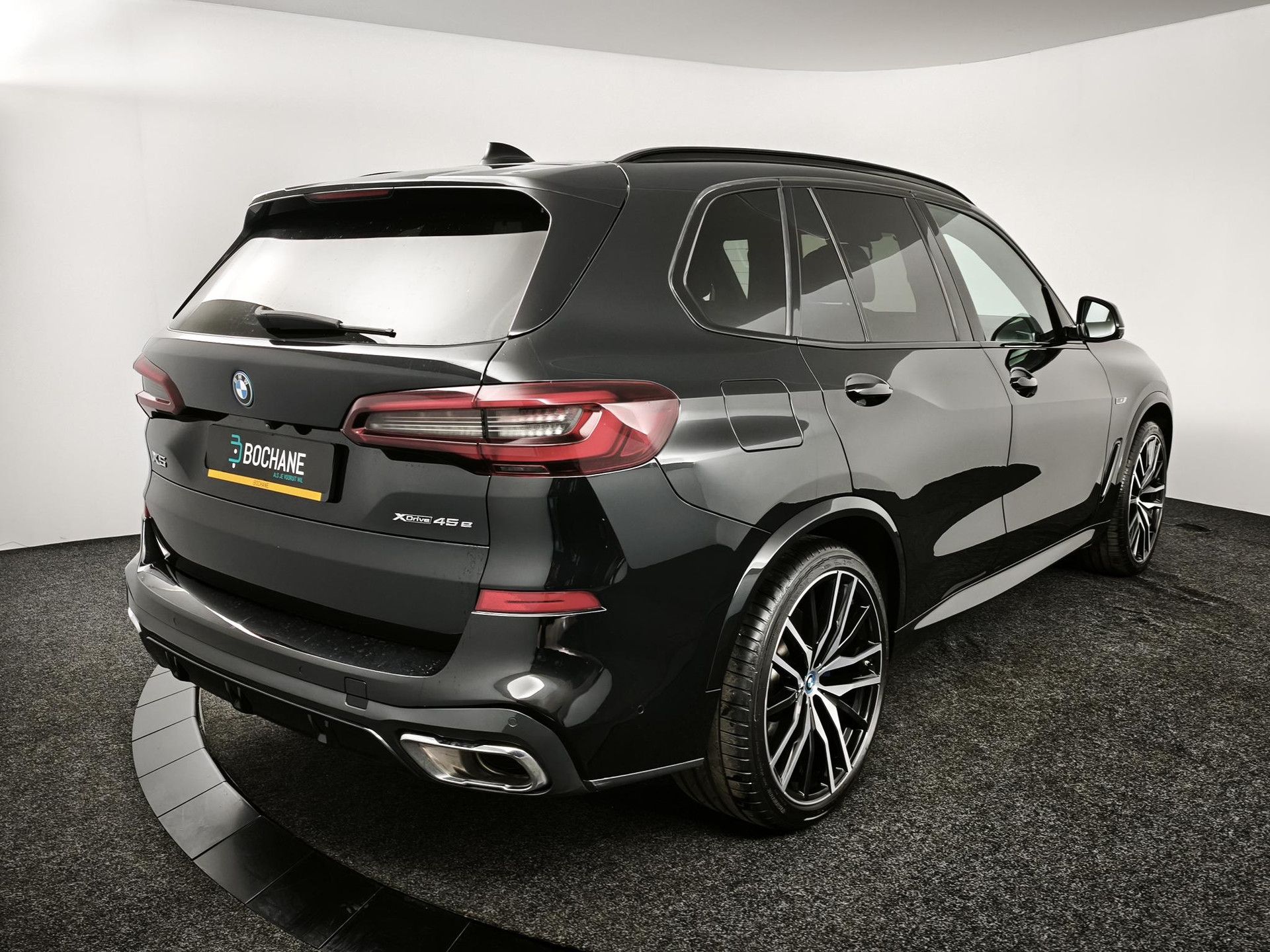 BMW X5 met kenteken KLR-26-Z – achteraanzicht