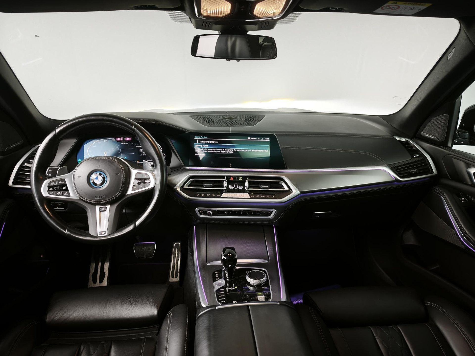 BMW X5 met kenteken KLR-26-Z – interieur