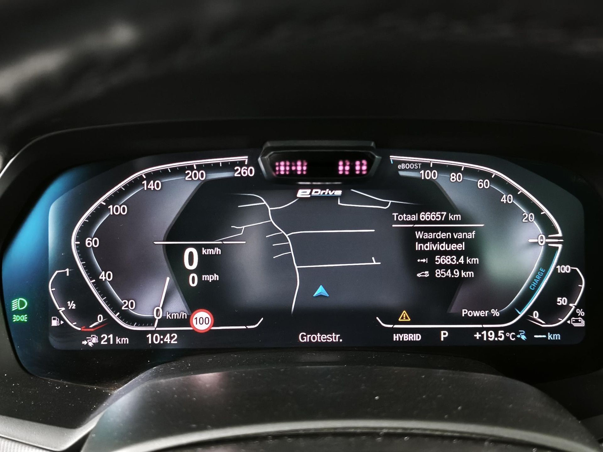 BMW X5 met kenteken KLR-26-Z – dashboard
