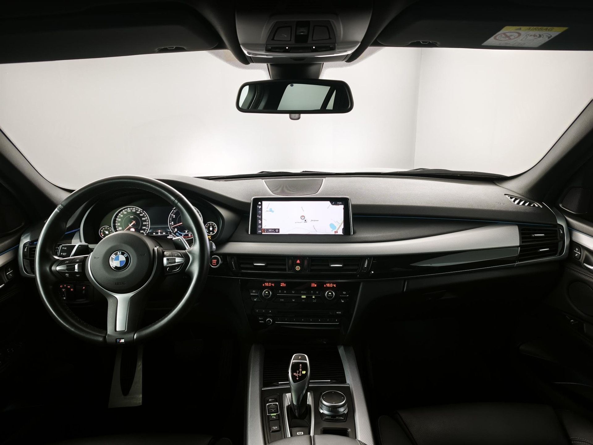 BMW X5 met kenteken TR-439-Z – interieur