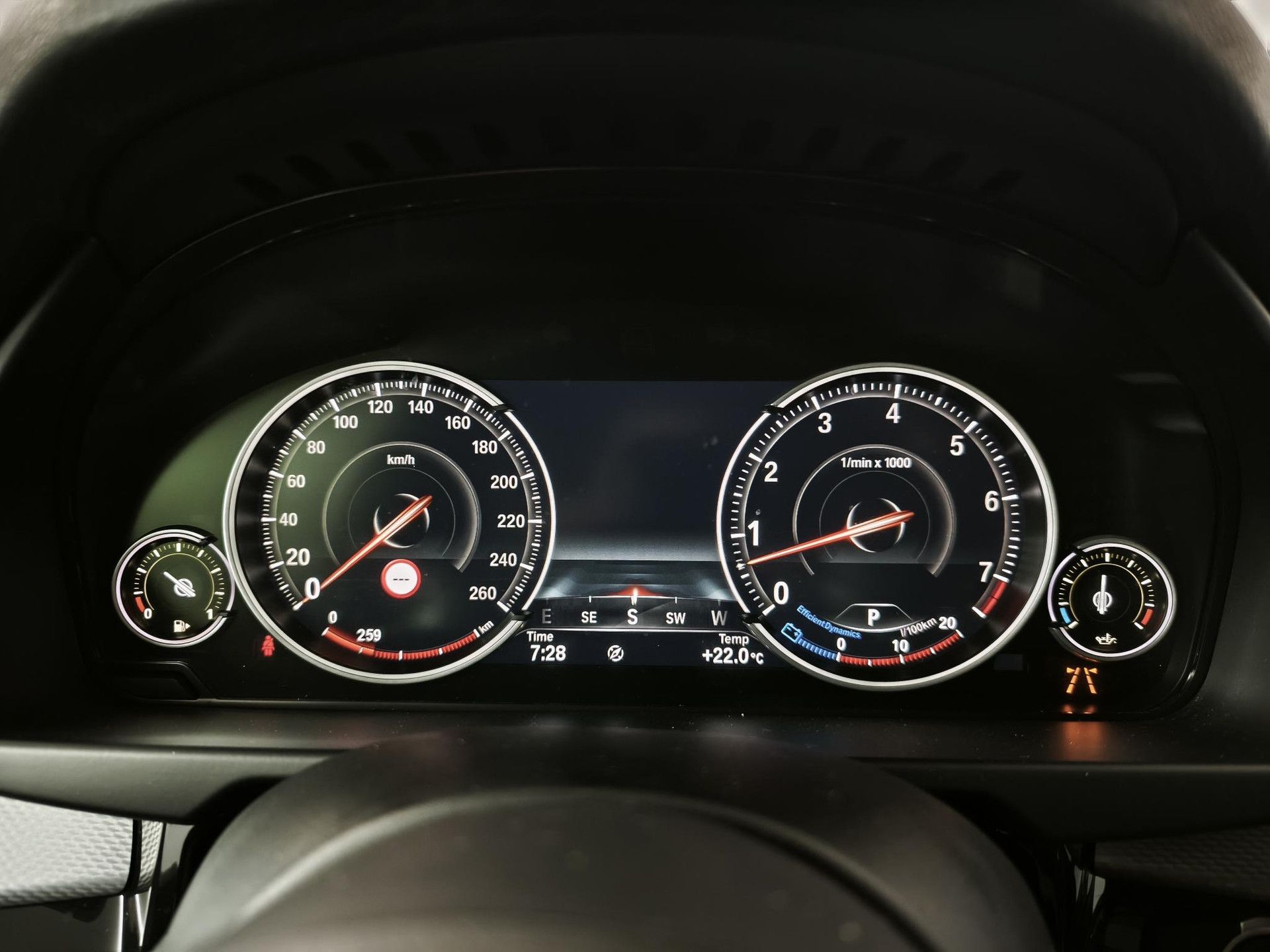 BMW X5 met kenteken TR-439-Z – dashboard
