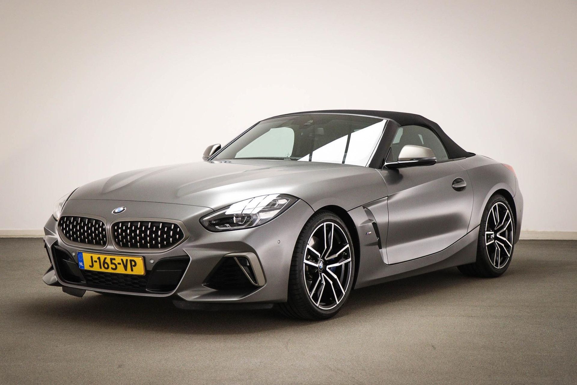 BMW Z4 met kenteken J-165-VP – interieur