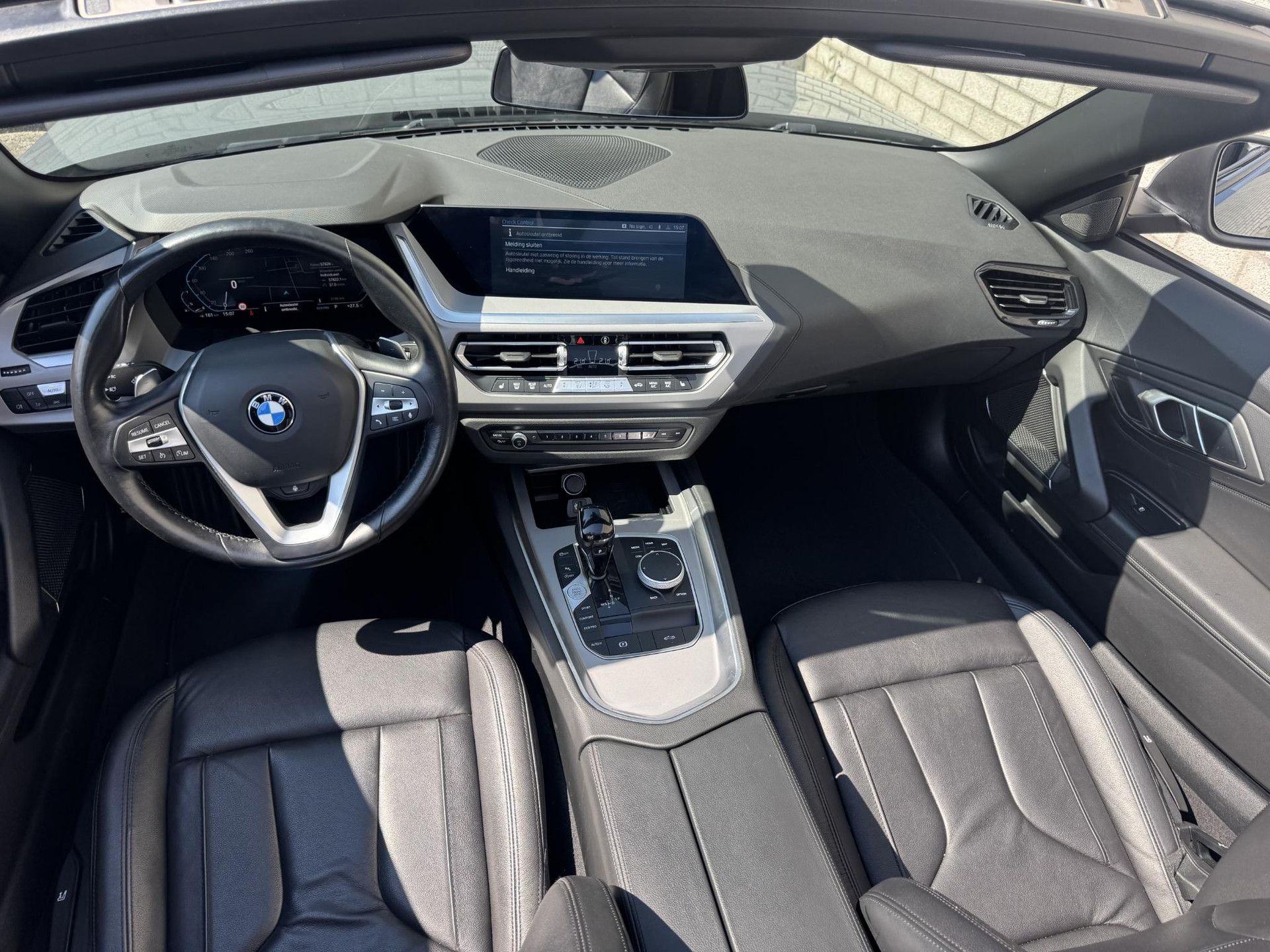 BMW Z4 met kenteken KJJ-33-K – dashboard