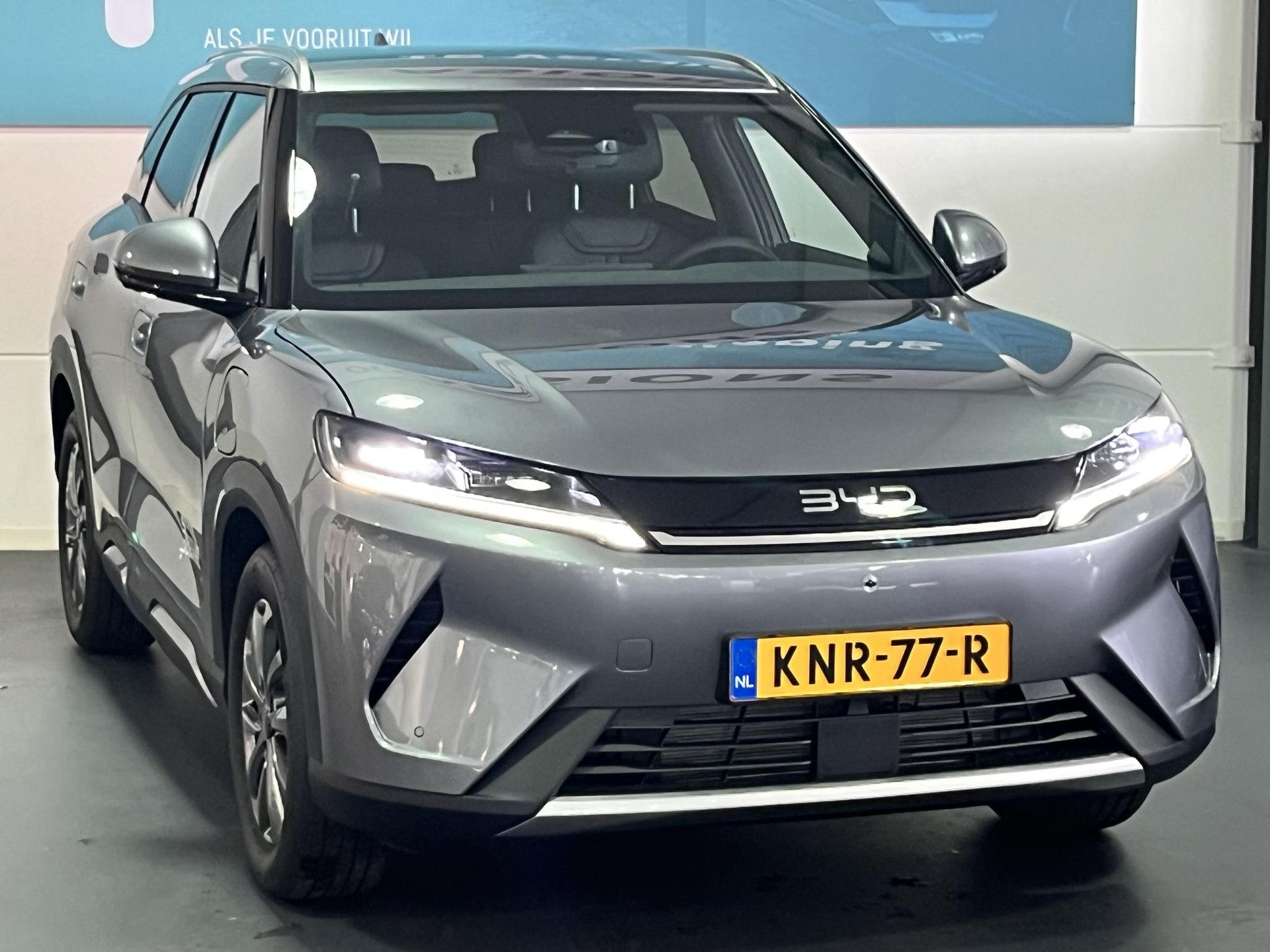 BYD ATTO2 met kenteken KNR-77-R – detailfoto