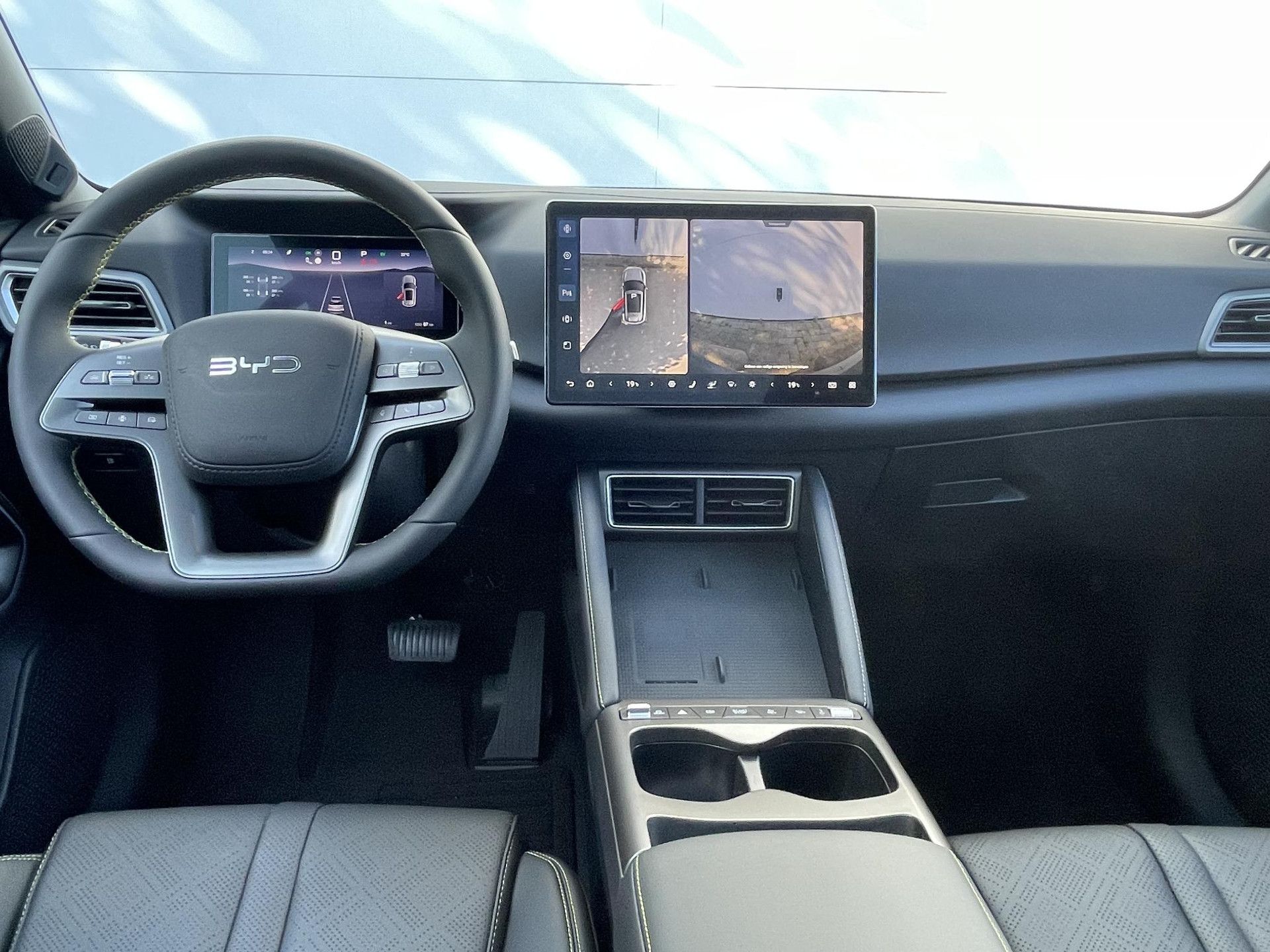 BYD ATTO2 met kenteken KNT-40-F – interieur