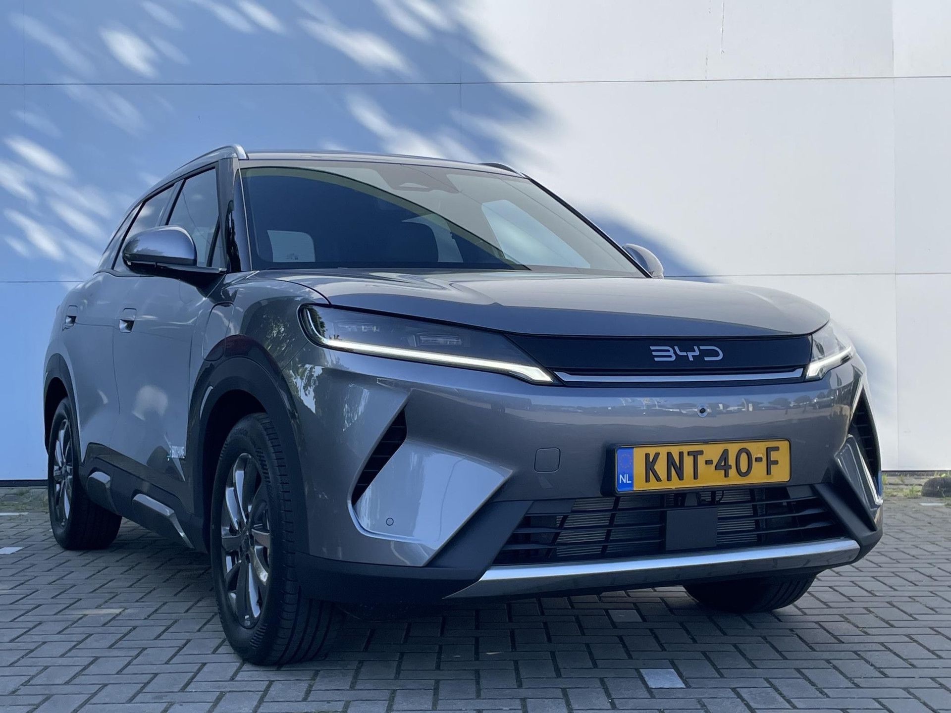 BYD ATTO2 met kenteken KNT-40-F – detailfoto