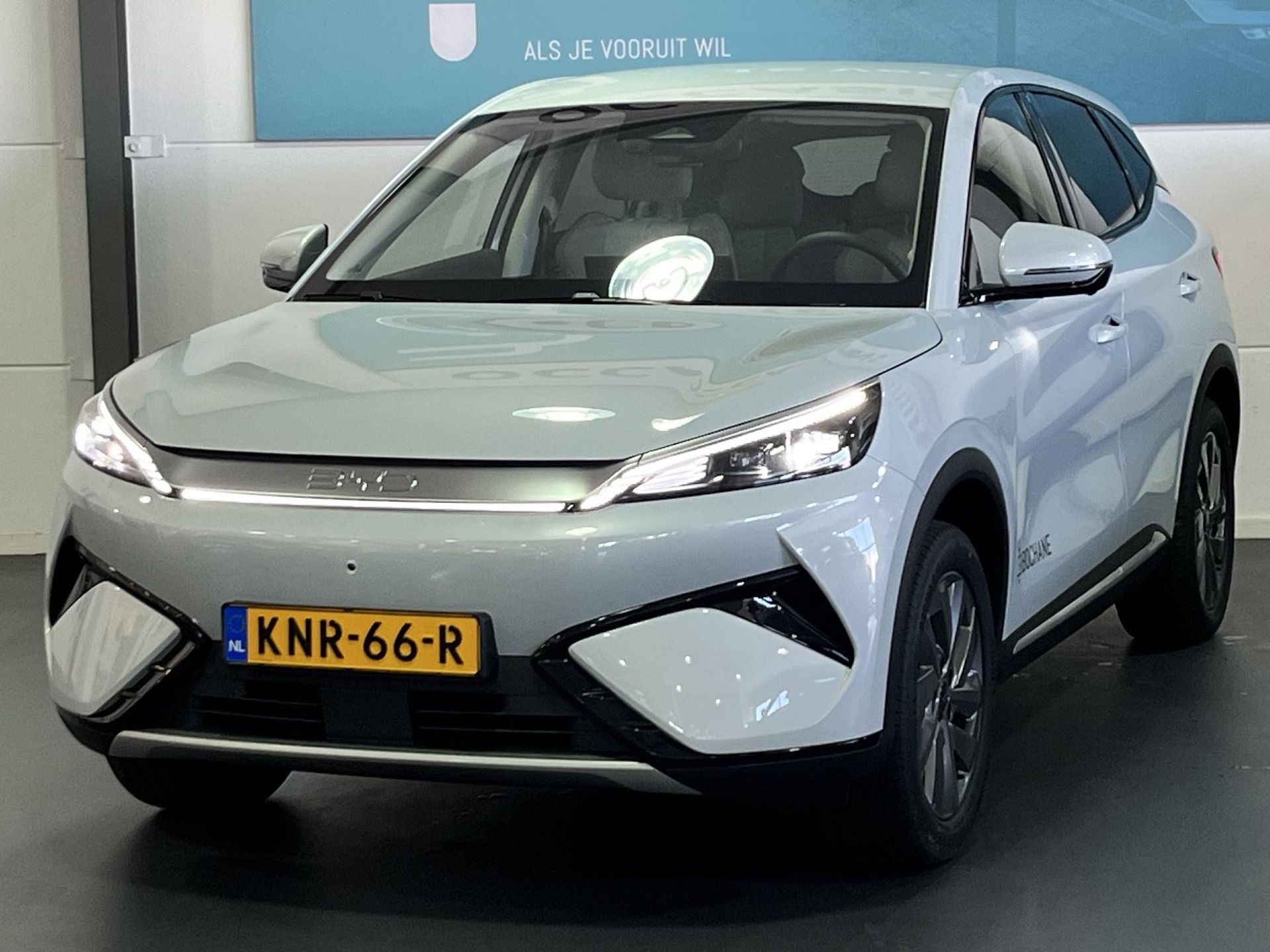 BYD ATTO3 met kenteken KNR-66-R – vooraanzicht