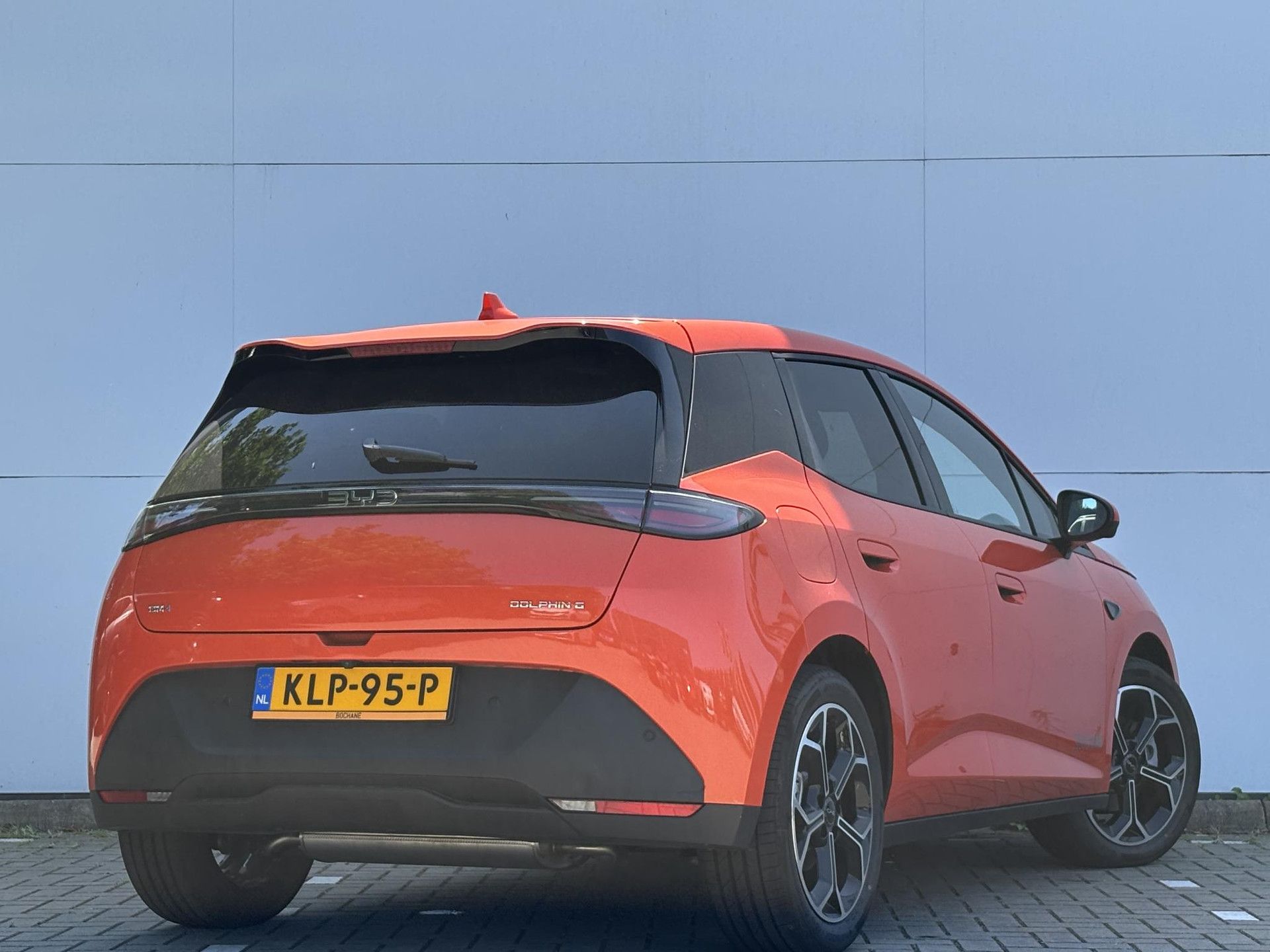 BYD DOLPHIN met kenteken KLP-95-P – achteraanzicht