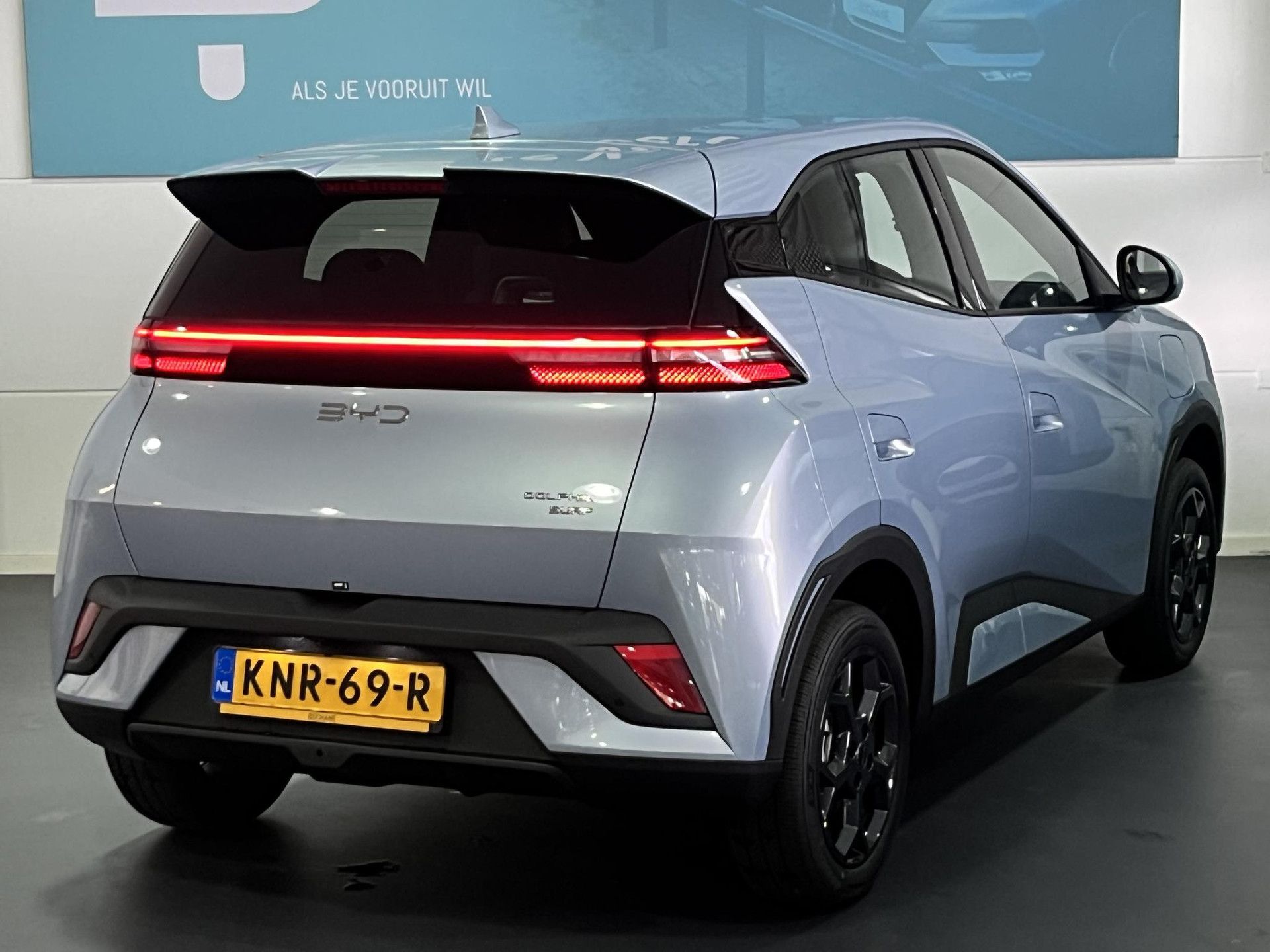 BYD DOLPHINSURF met kenteken KNR-69-R – achteraanzicht