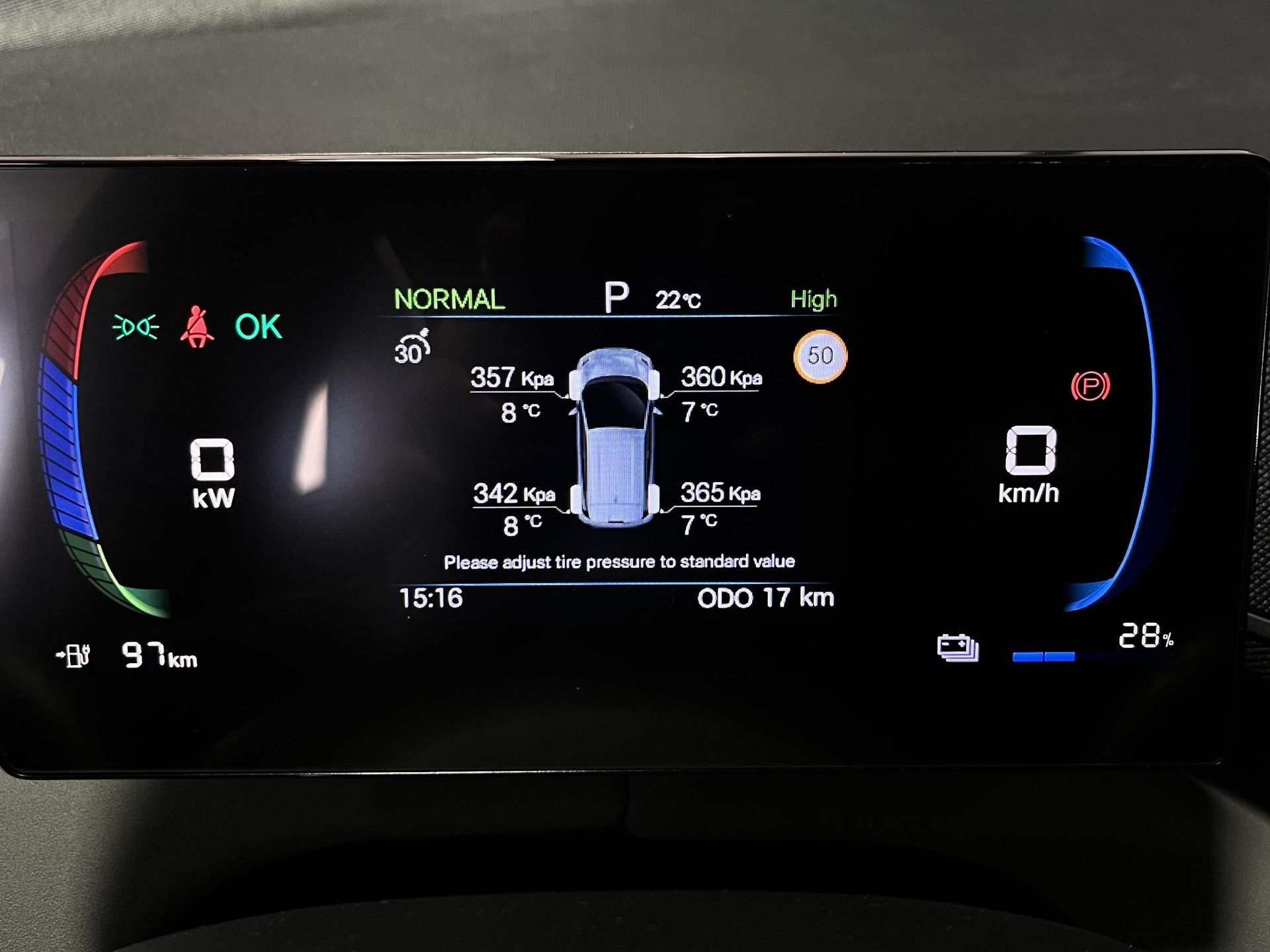 BYD DOLPHINSURF met kenteken KNR-69-R – dashboard
