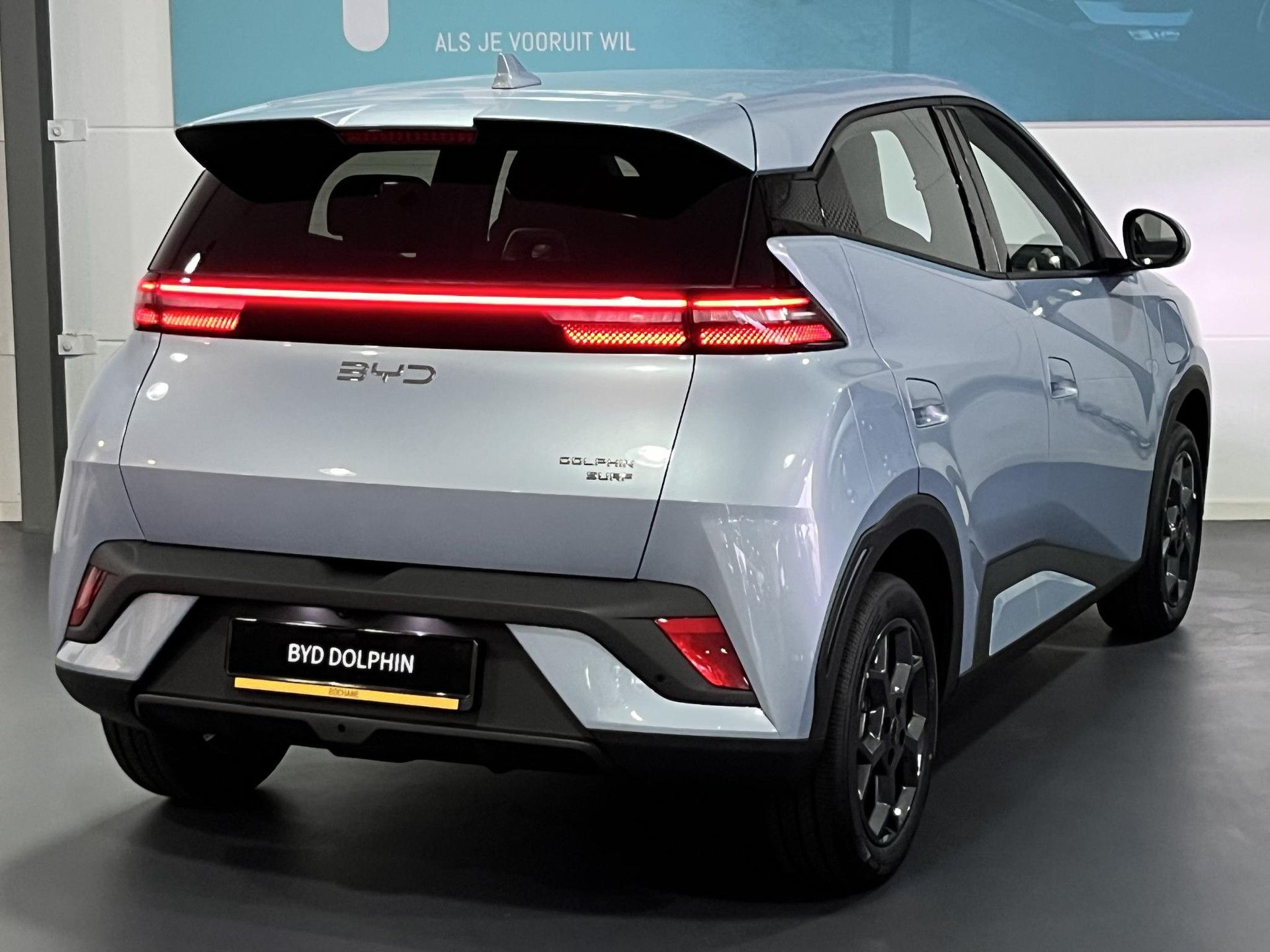BYD DOLPHINSURF met kenteken KNT-51-F – achteraanzicht