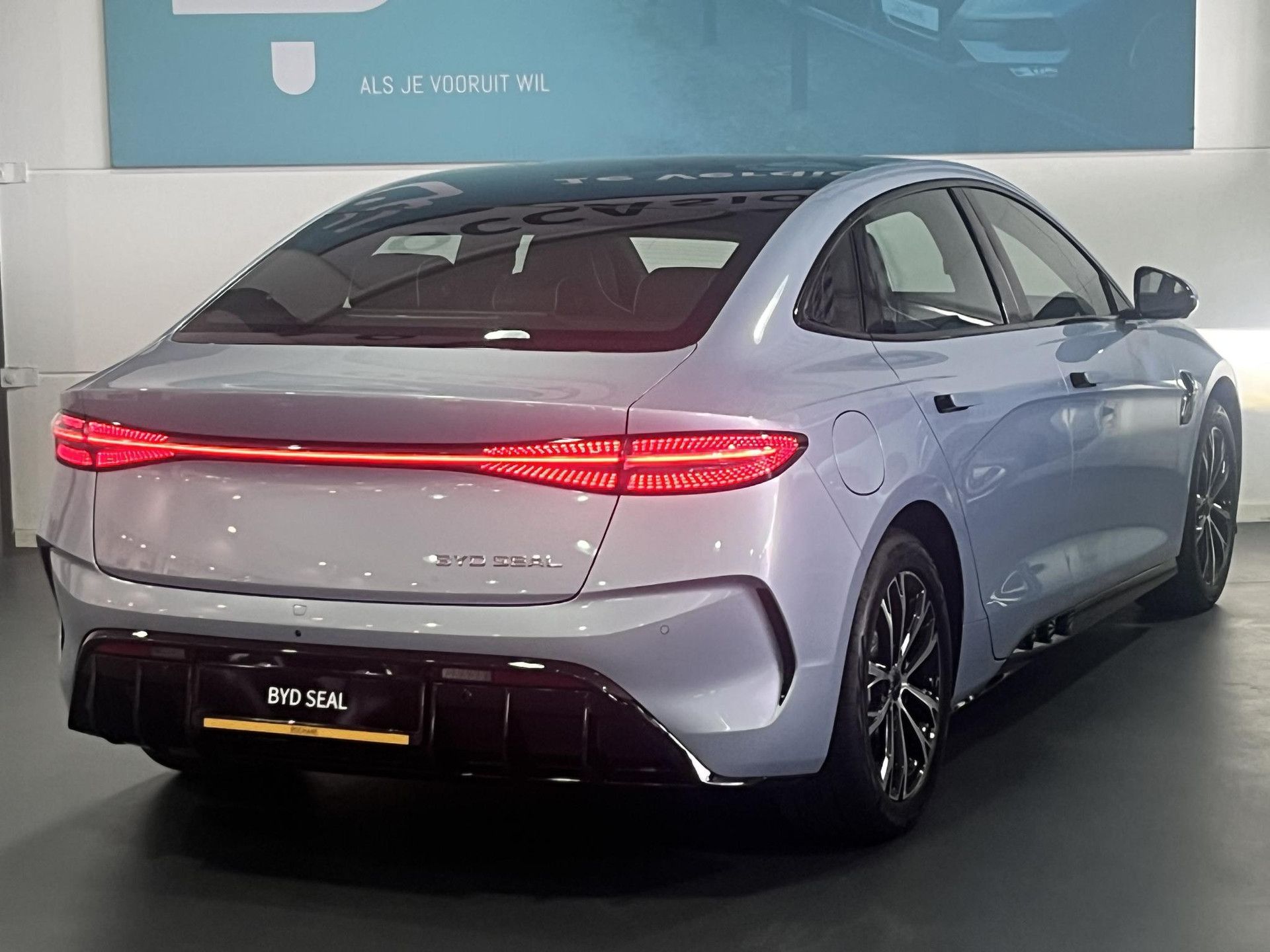 BYD SEAL met kenteken KNH-71-P – achteraanzicht