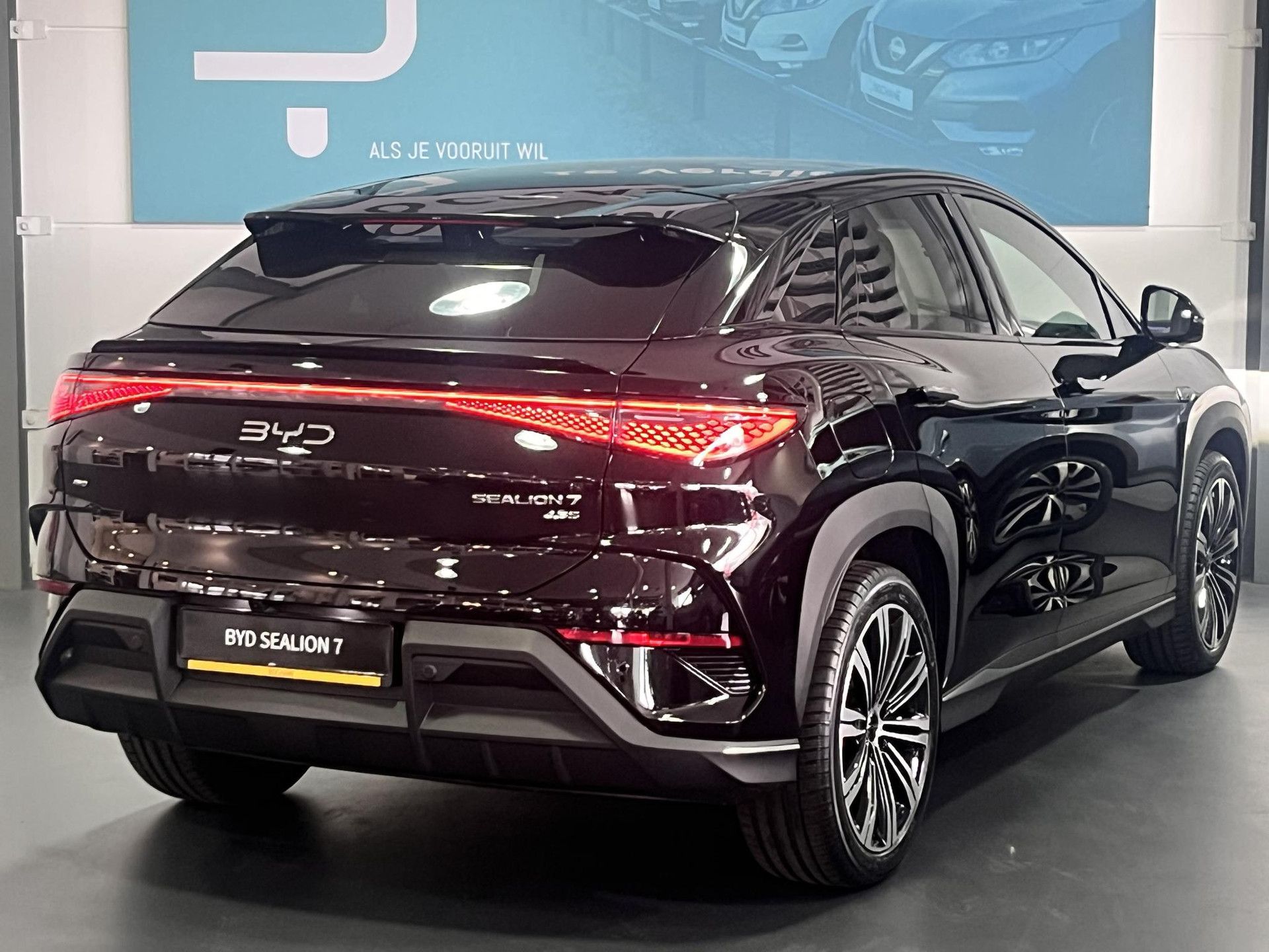 BYD SEALION met kenteken KNH-59-R – achteraanzicht
