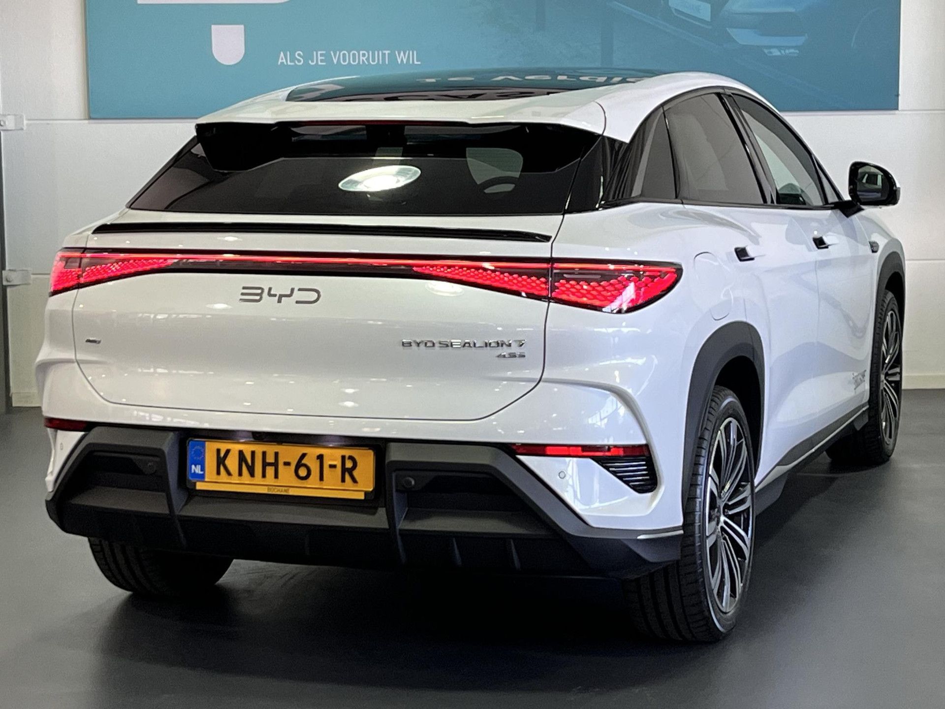 BYD SEALION met kenteken KNH-61-R – achteraanzicht