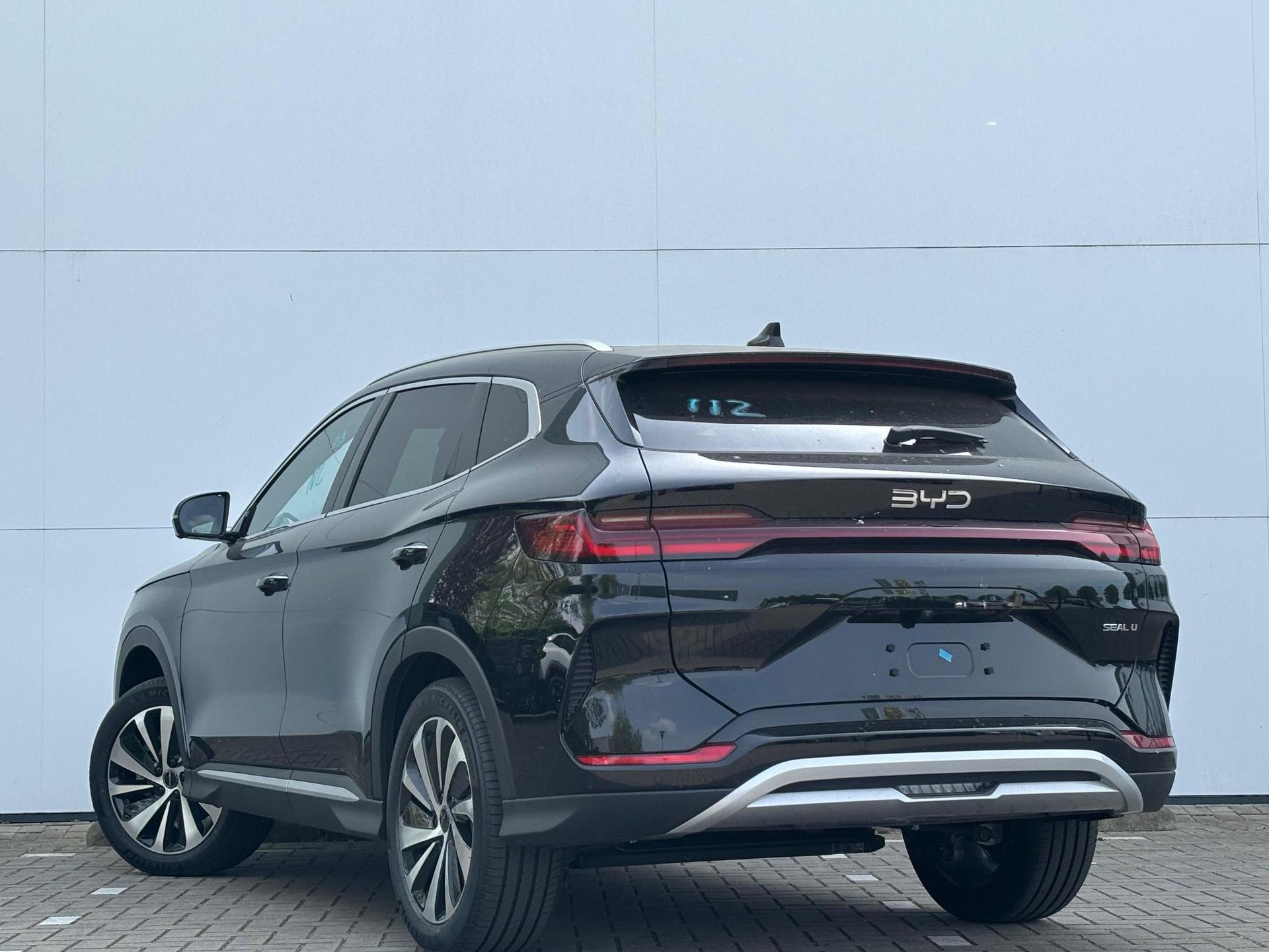 BYD SEALU met kenteken KNH-94-P – achteraanzicht