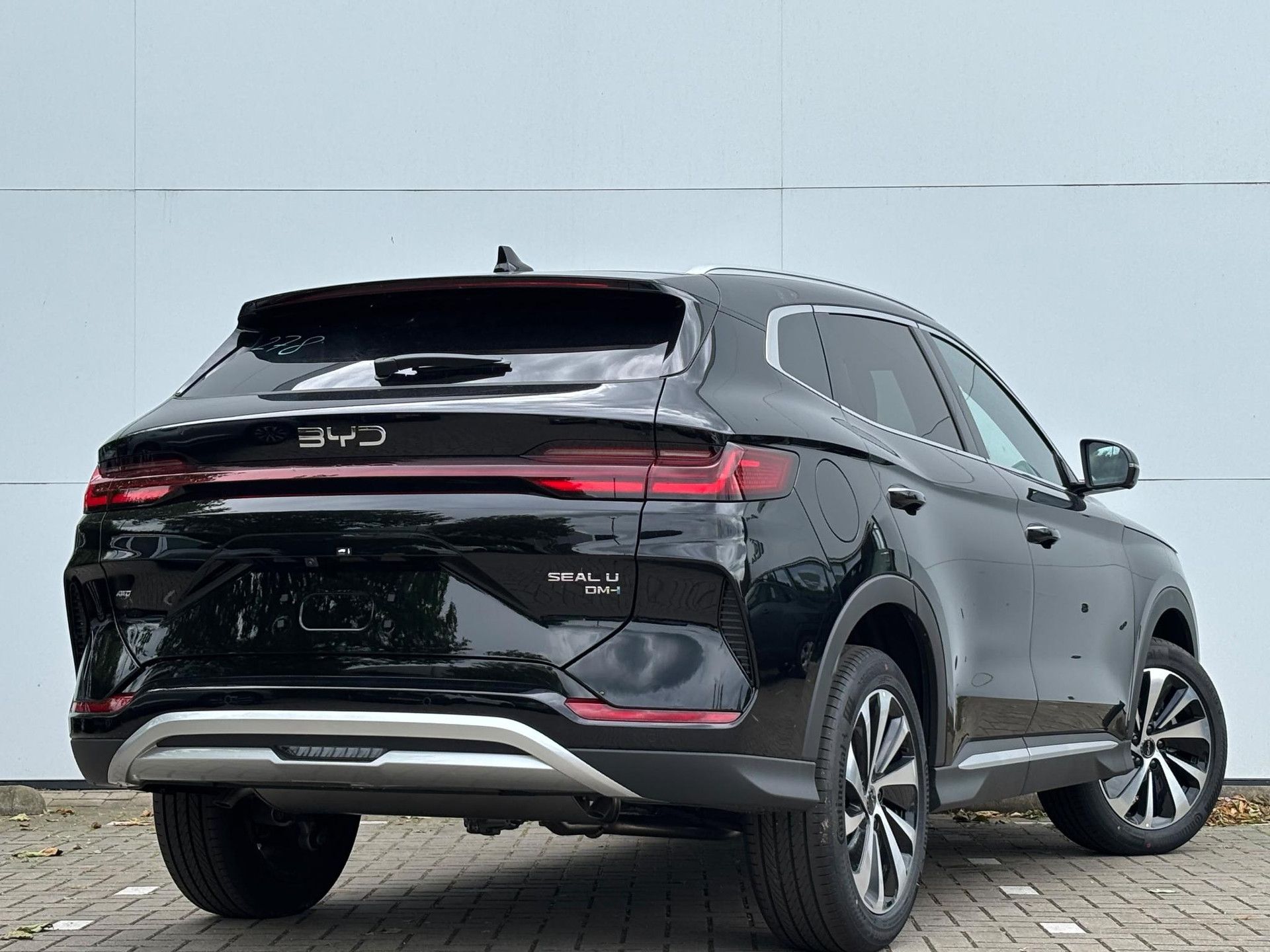 BYD SEALU met kenteken KNT-47-F – achteraanzicht