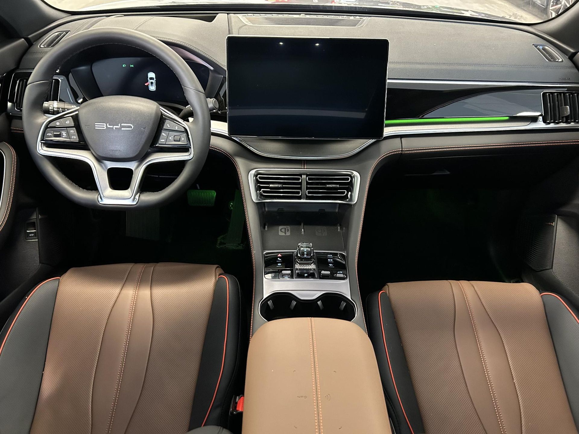 BYD SEALU met kenteken JLS-91-T – interieur