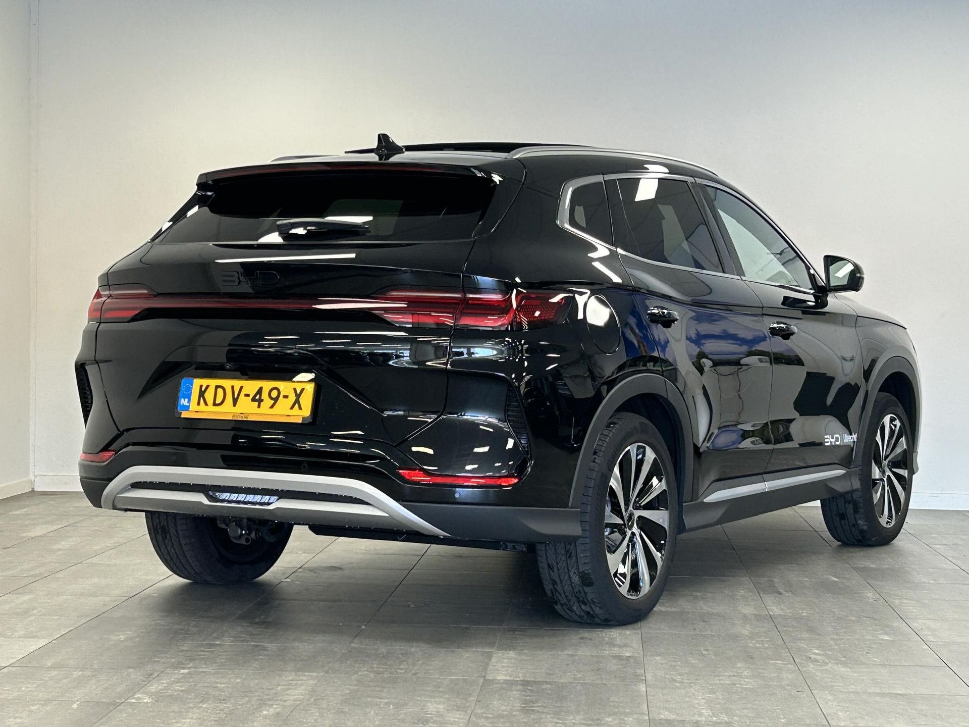 BYD SEALU met kenteken KDV-49-X – achteraanzicht