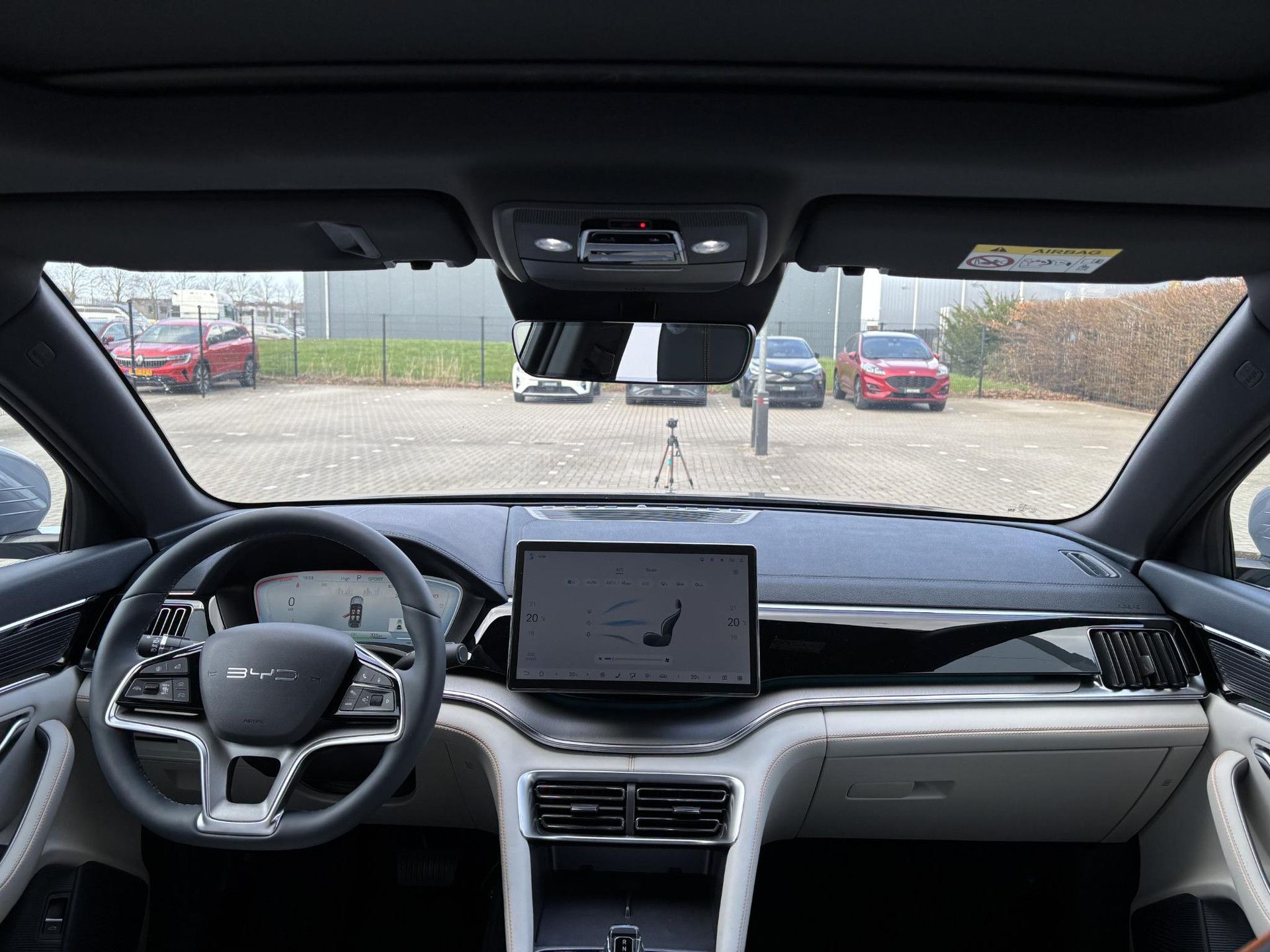 BYD SEALU met kenteken KDV-58-V – interieur