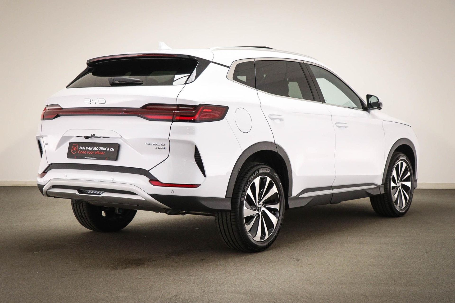 BYD SEALU met kenteken KLF-30-T – achteraanzicht