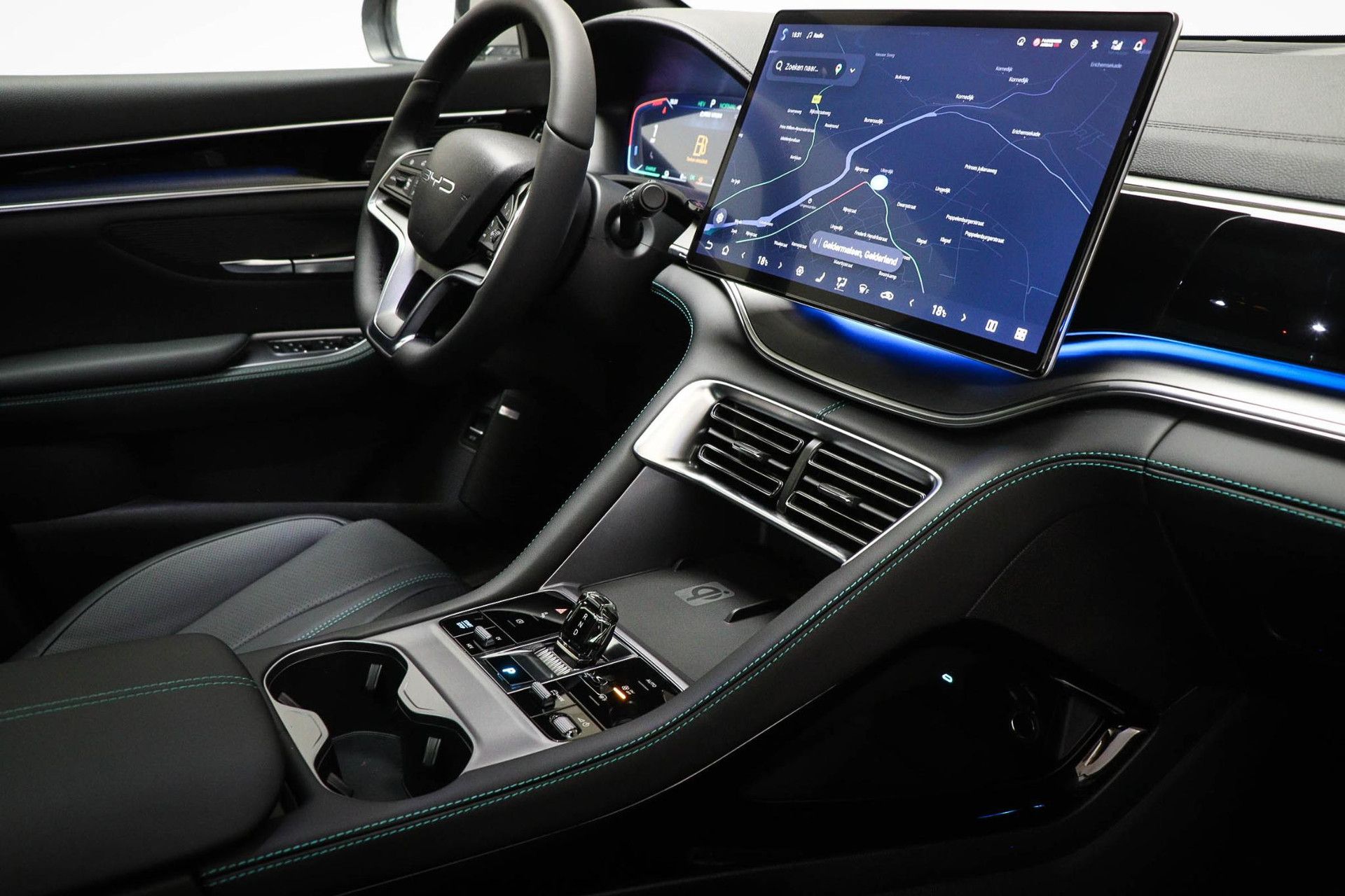 BYD SEALU met kenteken KLL-24-N – interieur