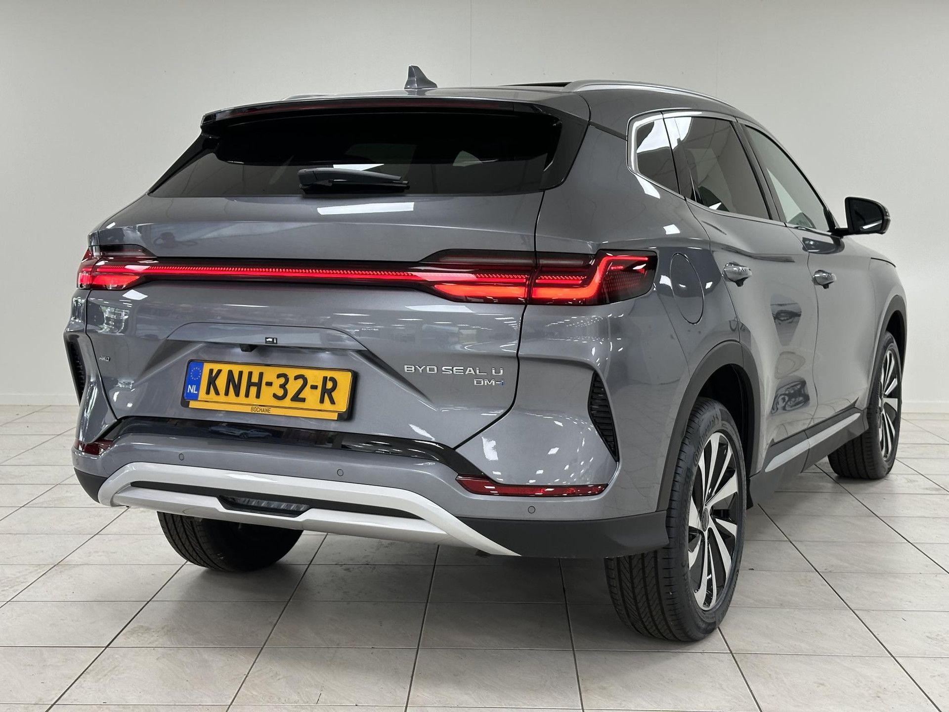 BYD SEALU met kenteken KNH-32-R – achteraanzicht
