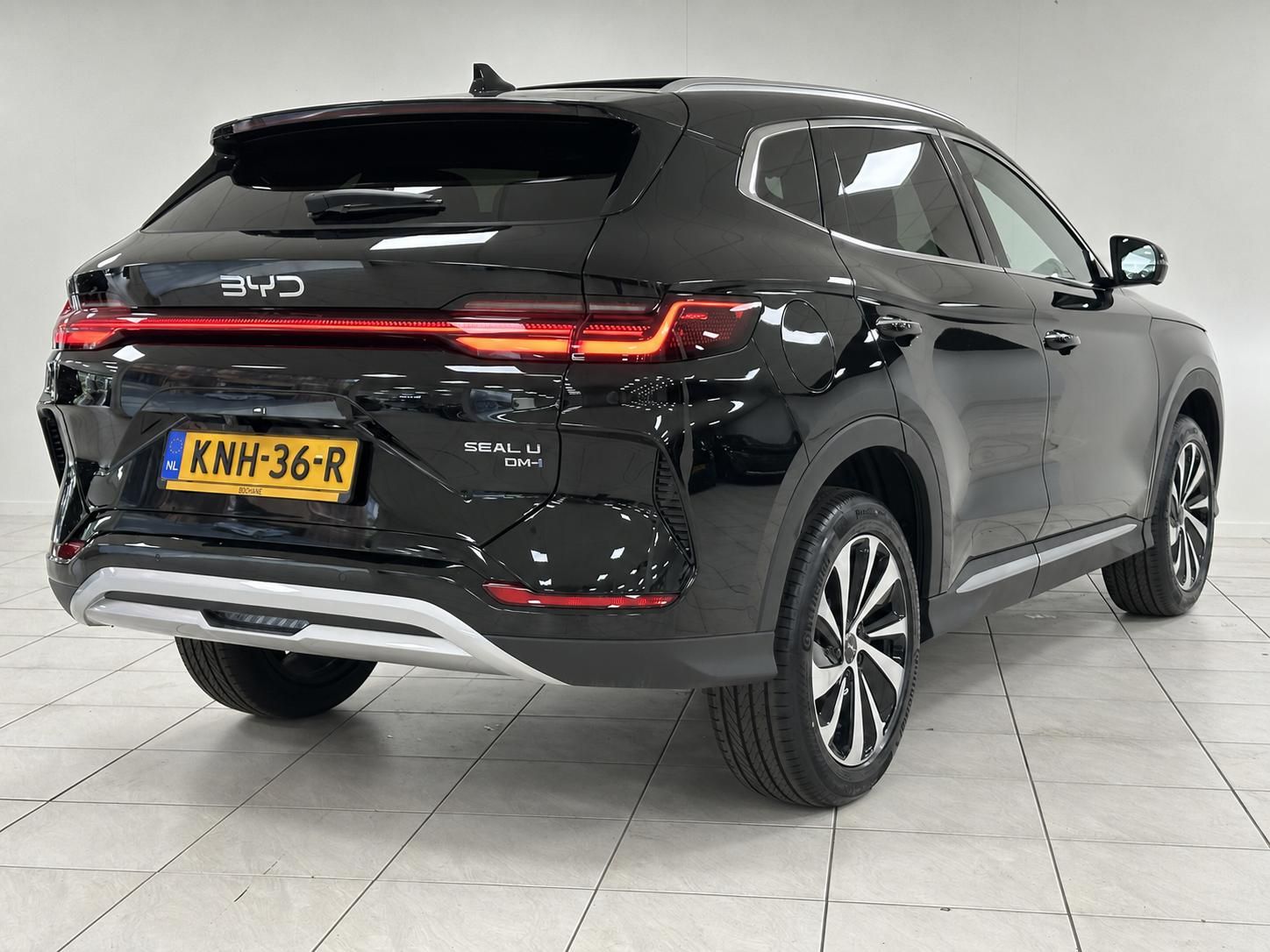 BYD SEALU met kenteken KNH-36-R – achteraanzicht