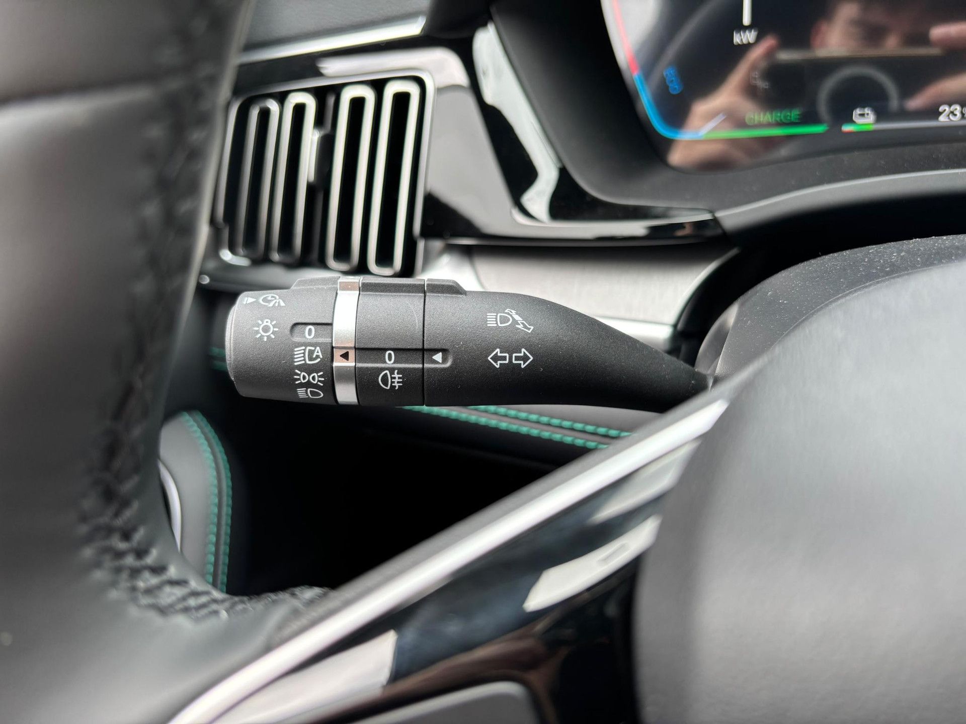 BYD SEALU met kenteken KNH-40-R – interieur