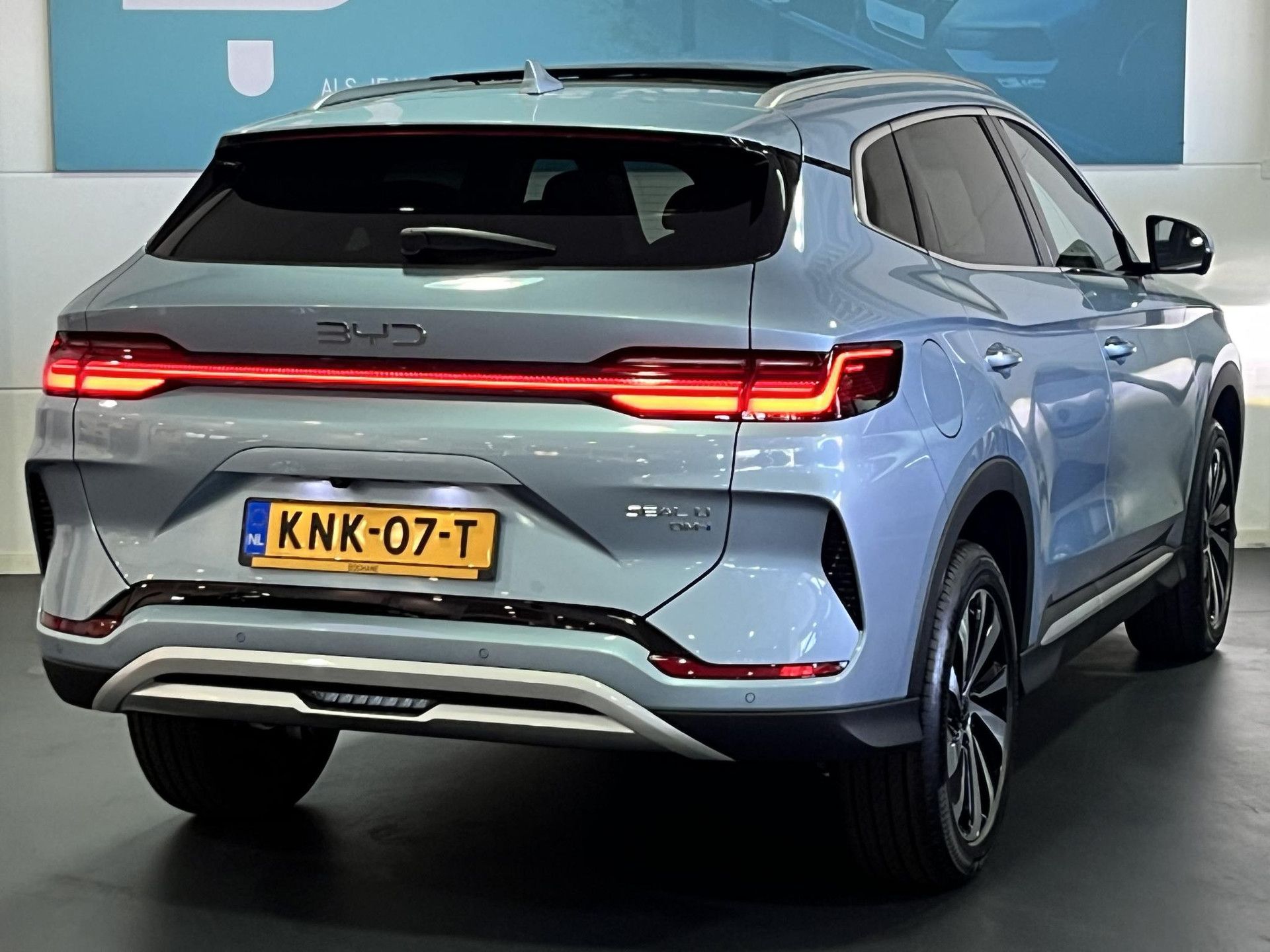 BYD SEALU met kenteken KNK-07-T – achteraanzicht