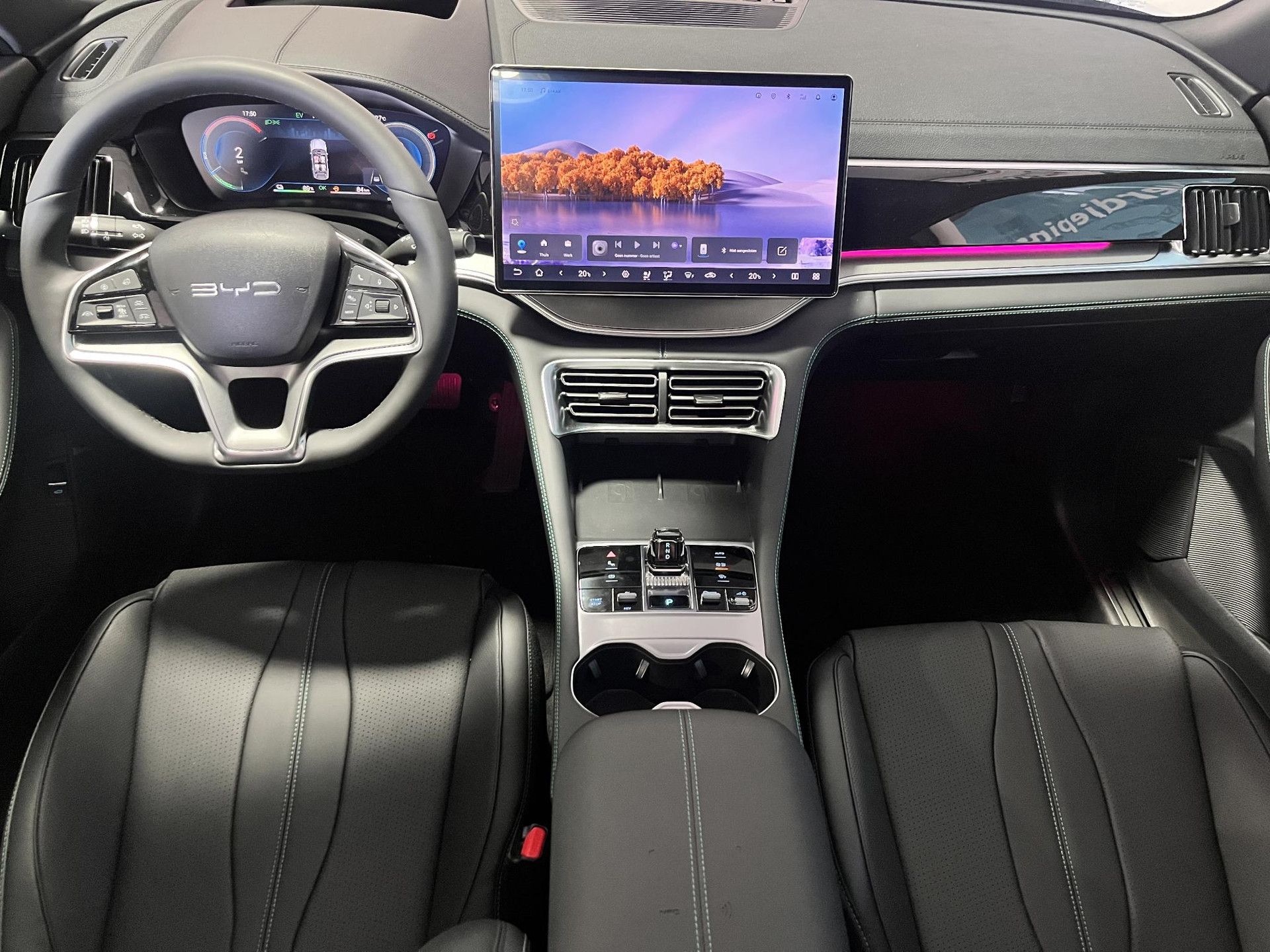 BYD SEALU met kenteken KNK-07-T – interieur