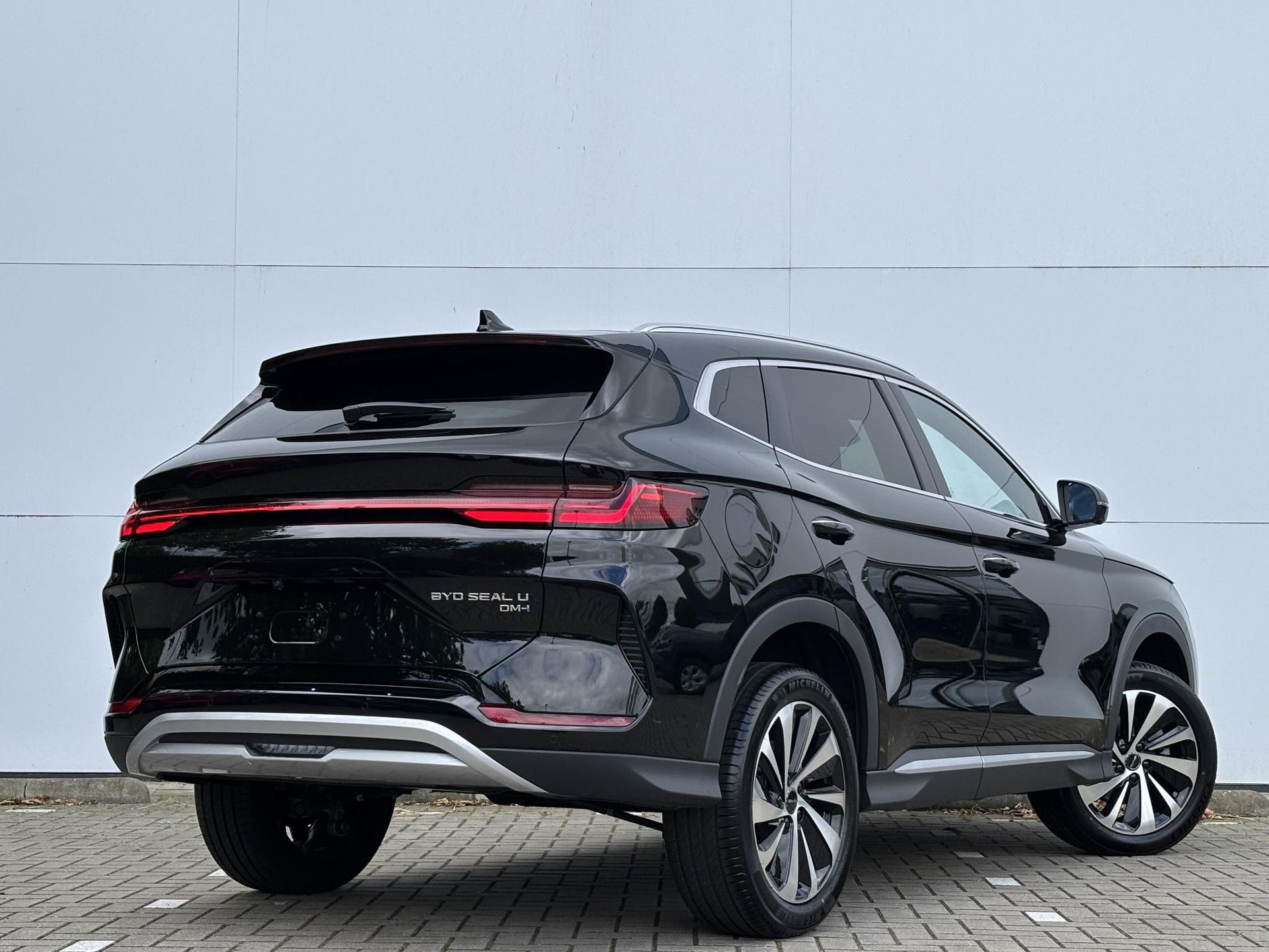 BYD SEALU met kenteken KNT-44-F – achteraanzicht