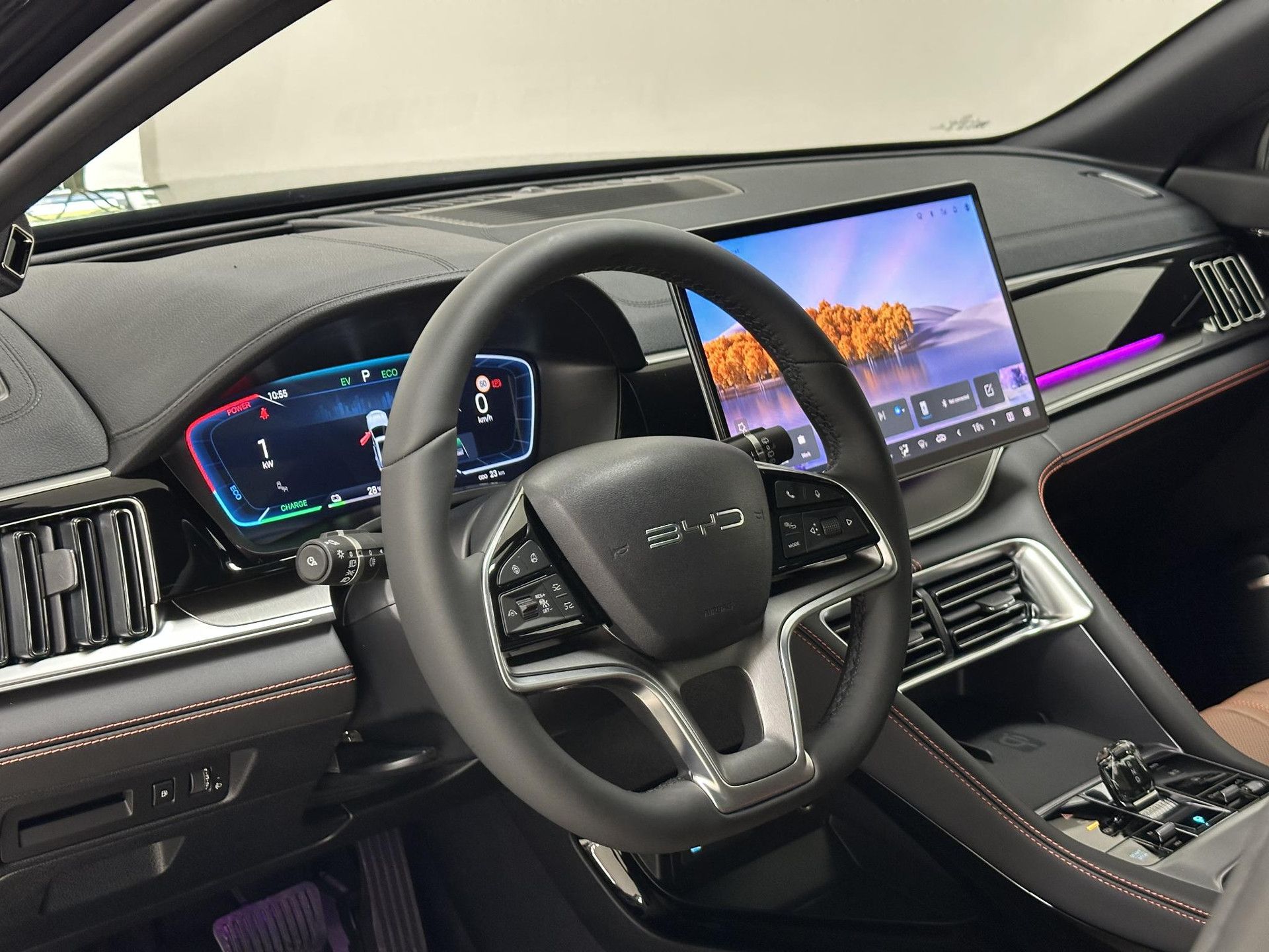 BYD SEALU met kenteken KNT-52-F – interieur