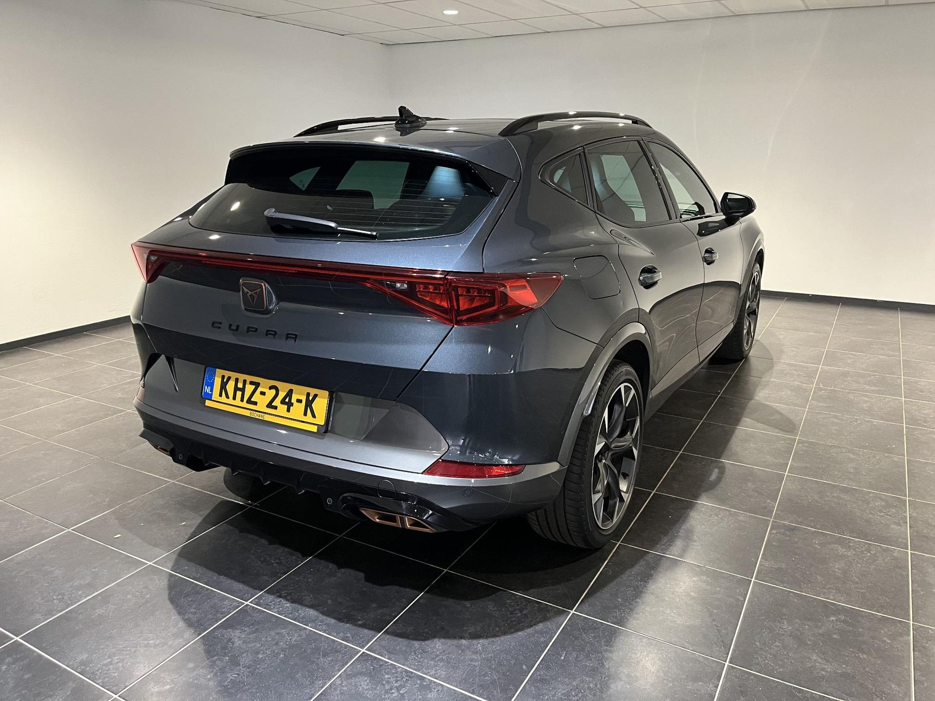 CUPRA Formentor met kenteken KHZ-24-K – achteraanzicht